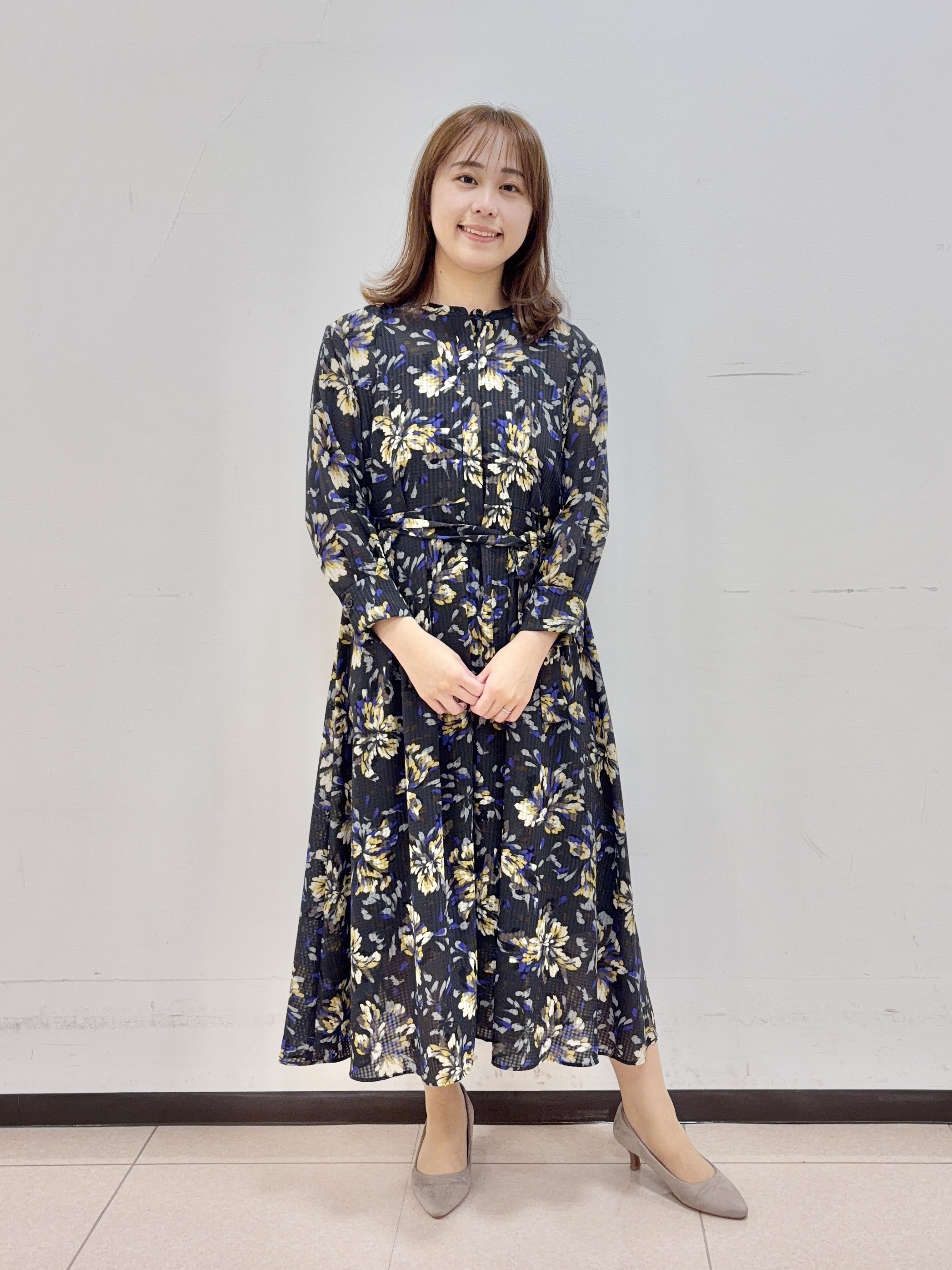 りおさんの「UNTITLED｜【秋映え/花柄】フラワープリントワンピース」を使ったコーディネート