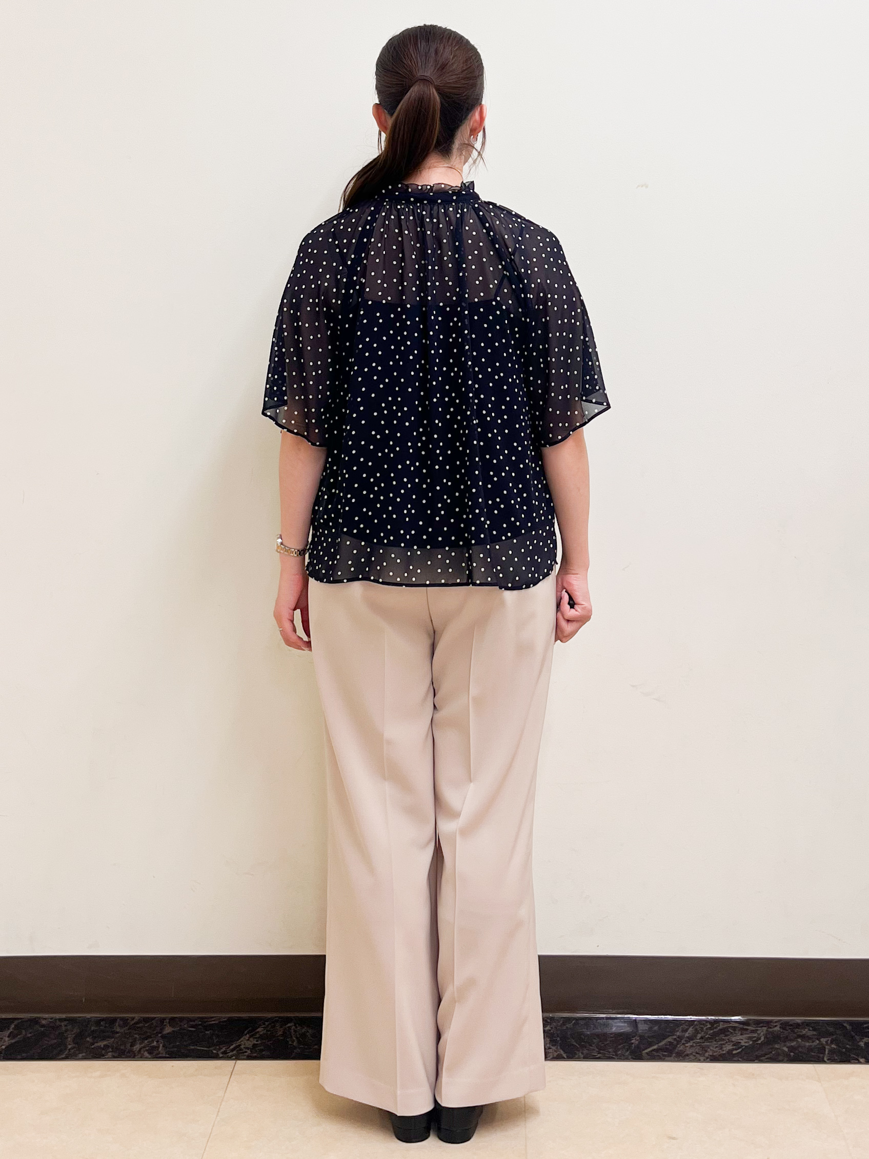 mikikoさんの「Reflect｜【セットアップ／手洗い可】ドット柄シアーブラウス」を使ったコーディネート