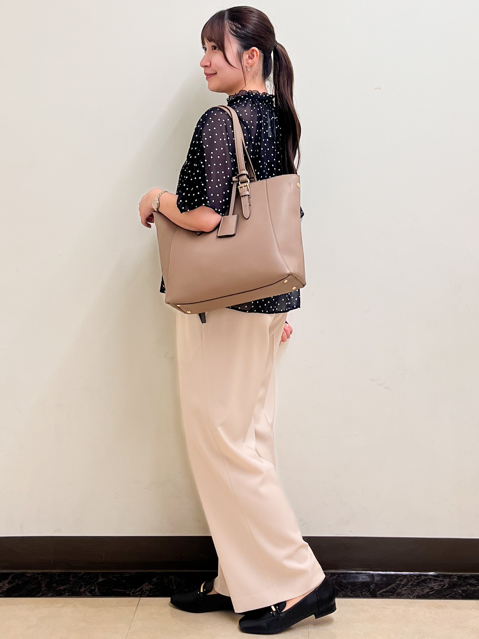 mikikoさんの「Reflect｜【セットアップ／手洗い可】ドット柄シアーブラウス」を使ったコーディネート