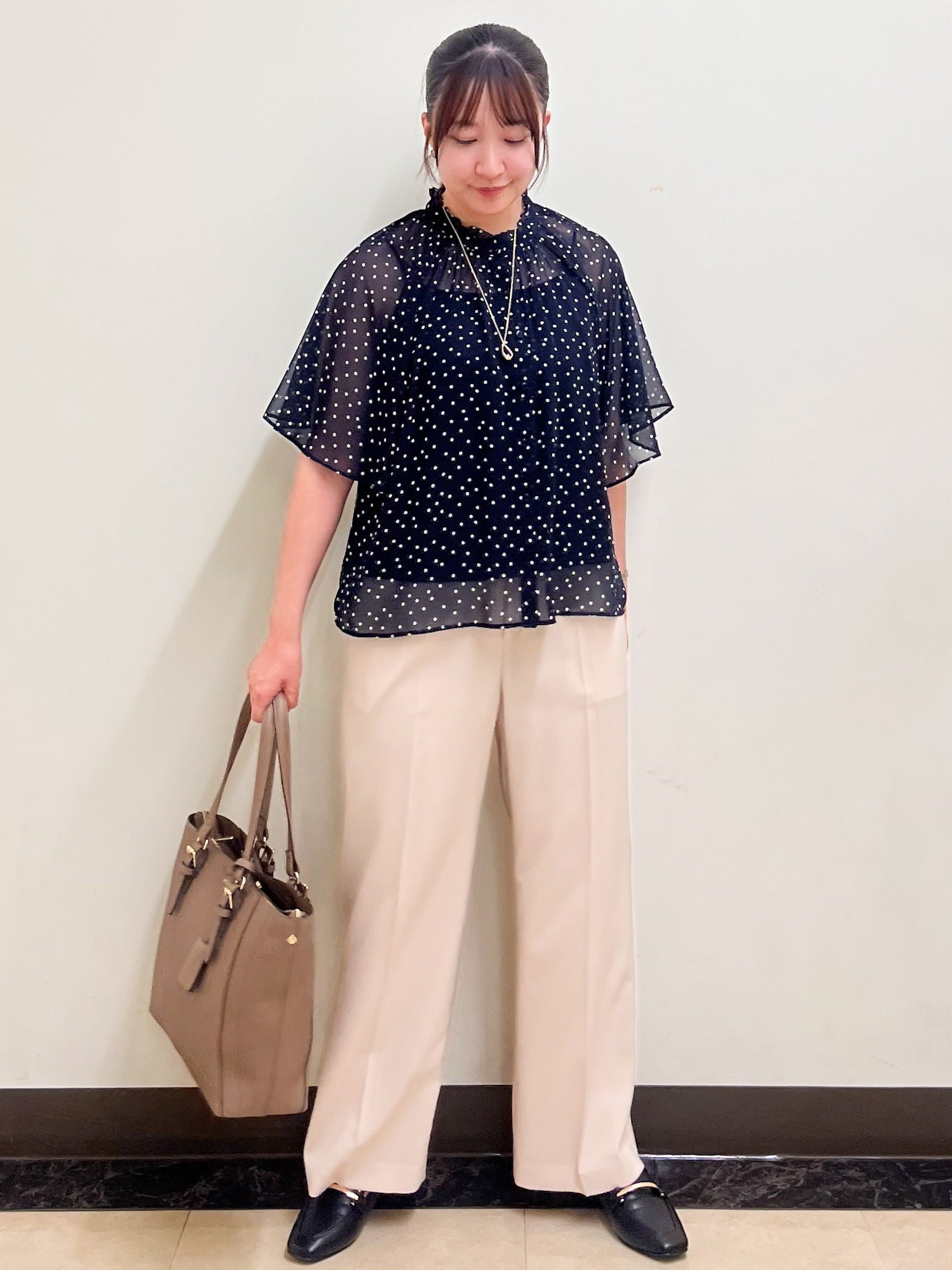 mikikoさんの「Reflect｜【セットアップ／手洗い可】ドット柄シアーブラウス」を使ったコーディネート