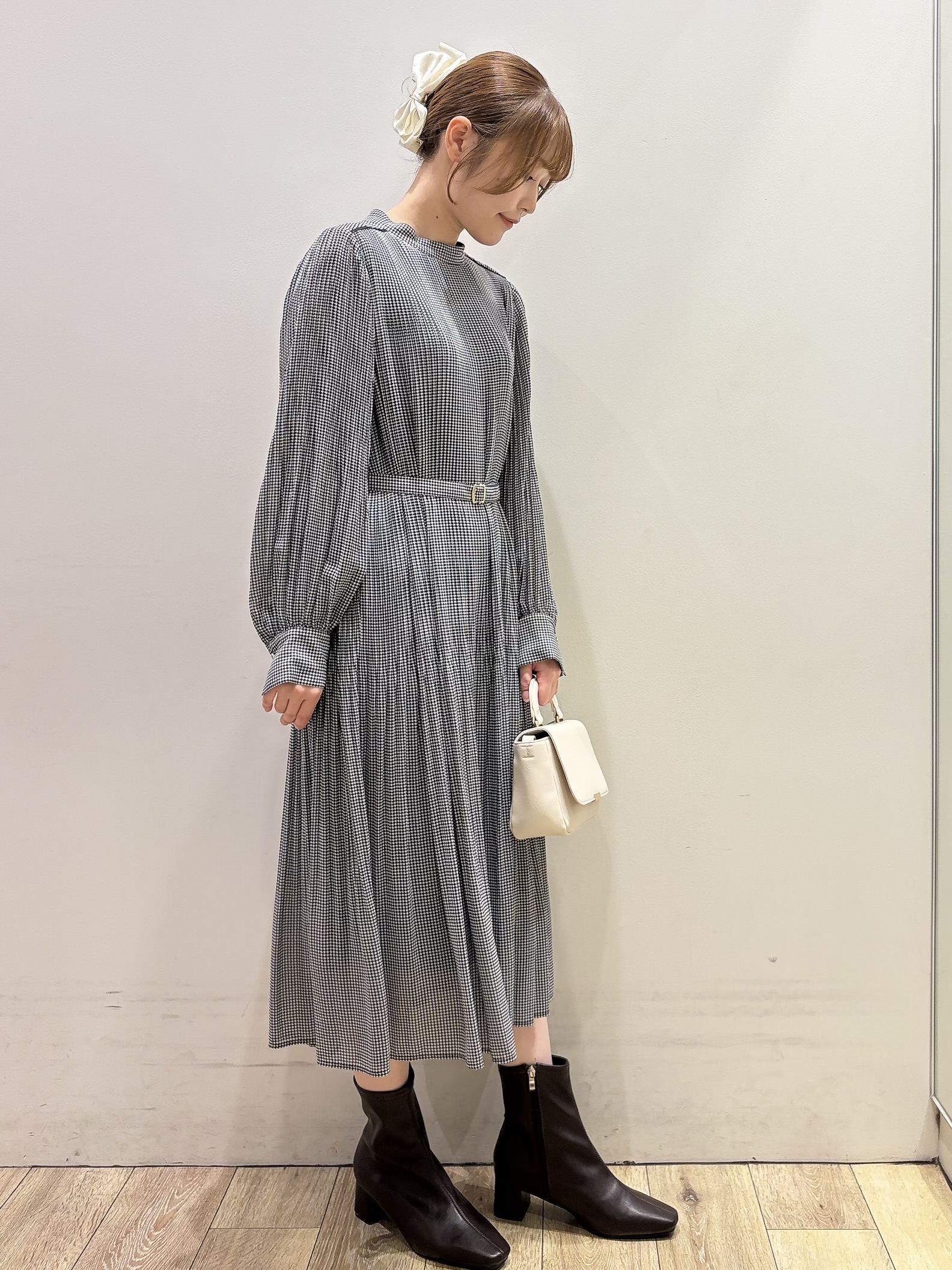 MOMOさんの「index｜【XS-3L】ジョーゼットアソートプリーツワンピース《洗濯機OK／防シワ／イージーアイロン》」を使ったコーディネート