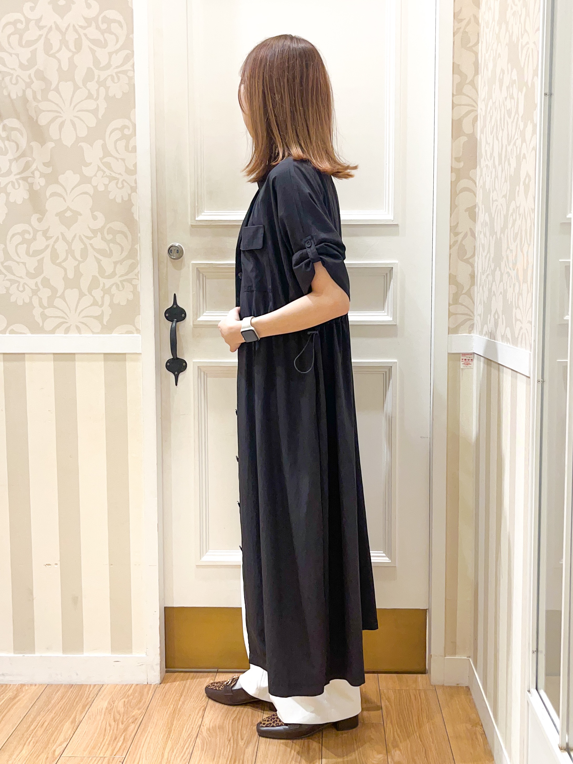 みーちゃんさんの「grove｜1枚でも羽織でも◎ ウエストドロストシャツワンピース」を使ったコーディネート