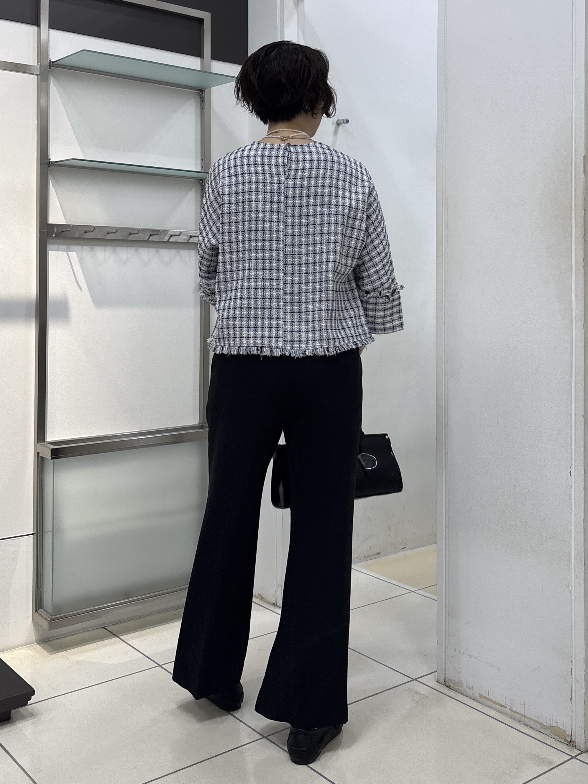 yuriさんの「INDIVI｜【華やか／1枚でサマになる】上品ツイードブラウス」を使ったコーディネート