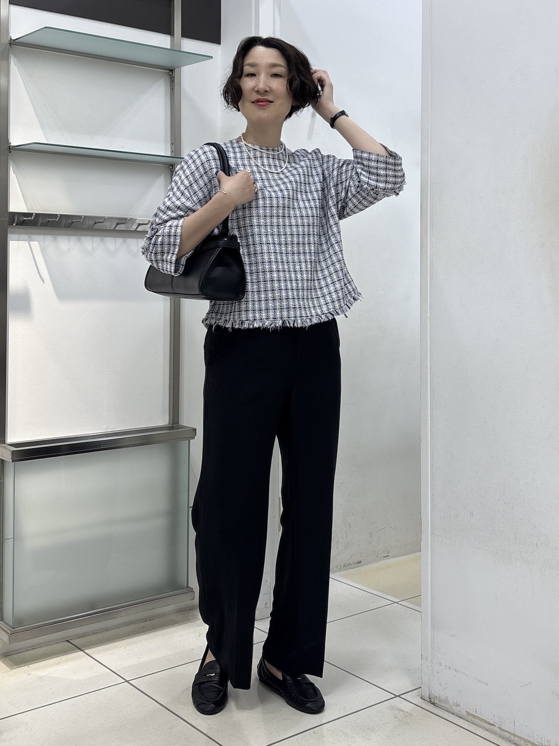 yuriさんの「INDIVI｜【華やか／1枚でサマになる】上品ツイードブラウス」を使ったコーディネート