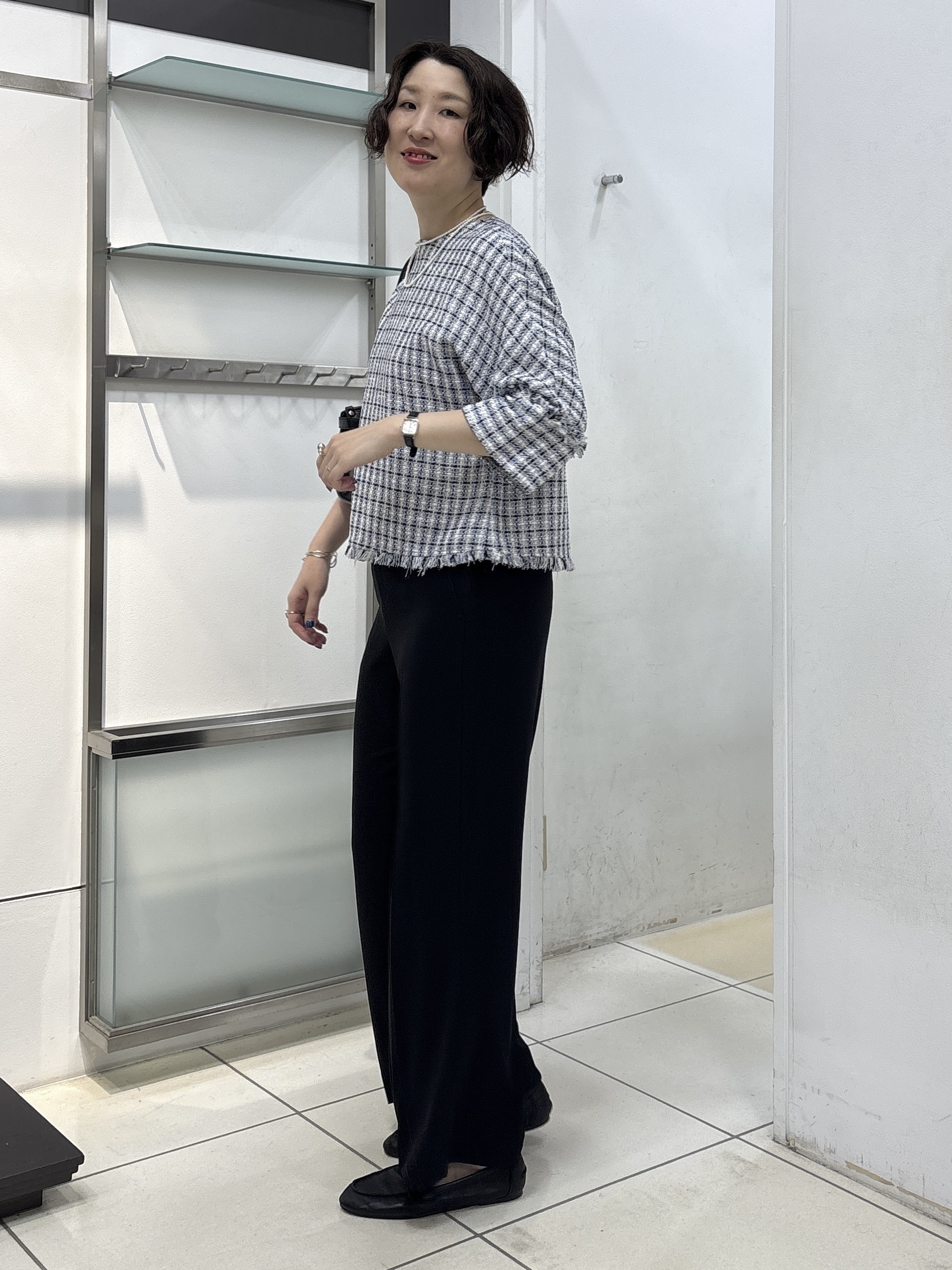 yuriさんの「INDIVI｜【華やか／1枚でサマになる】上品ツイードブラウス」を使ったコーディネート