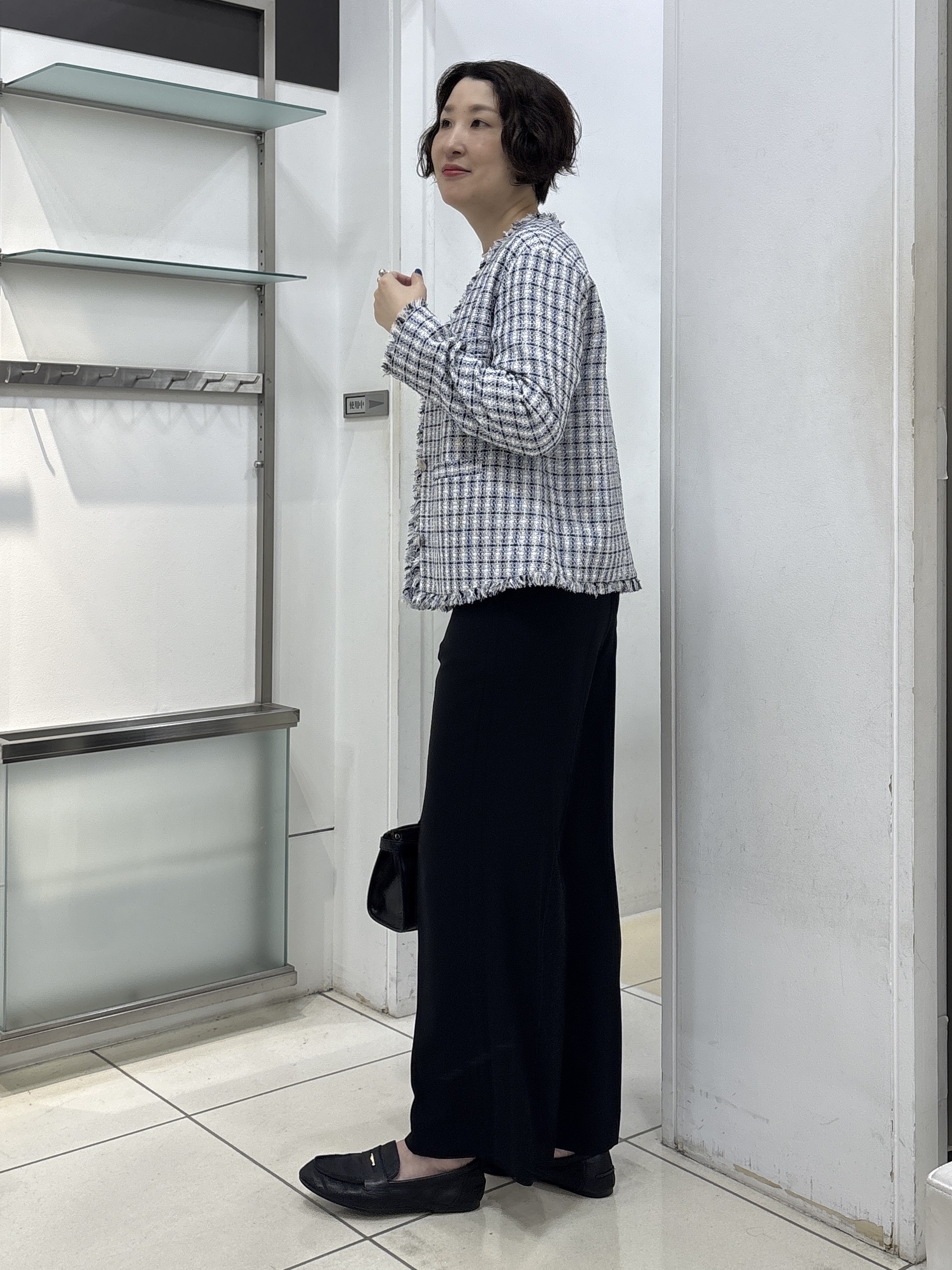 yuriさんの「INDIVI｜【華やか／1枚でサマになる】上品ツイードブラウス」を使ったコーディネート