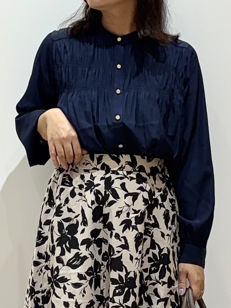 miraiさんの「grove｜ヴィンテージサテンシャーリングブラウス」を使ったコーディネート