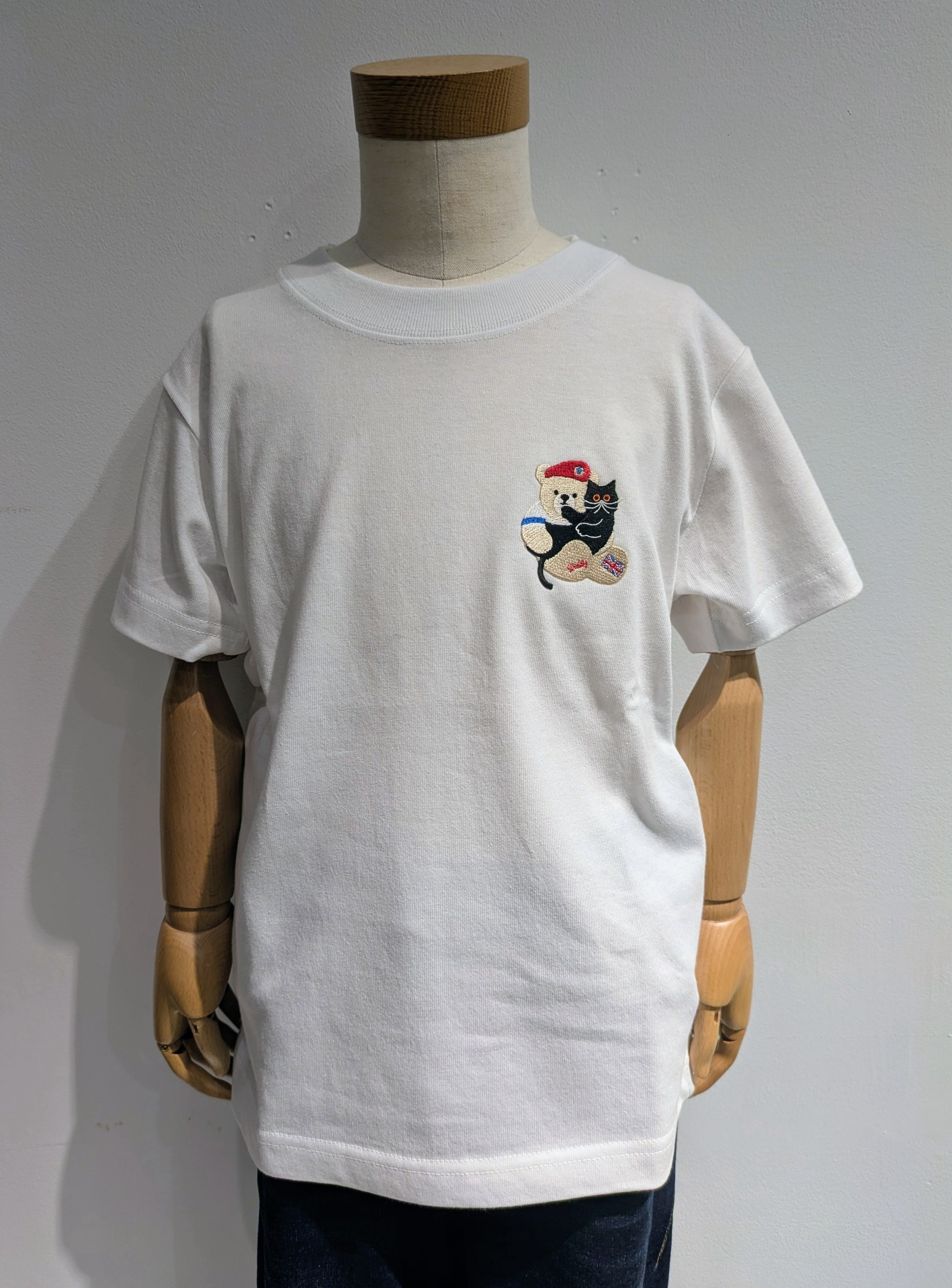 Yoshidaさんの「Dessin｜UMAO&times;Dessinコラボ 刺繍Tシャツ」を使ったコーディネート