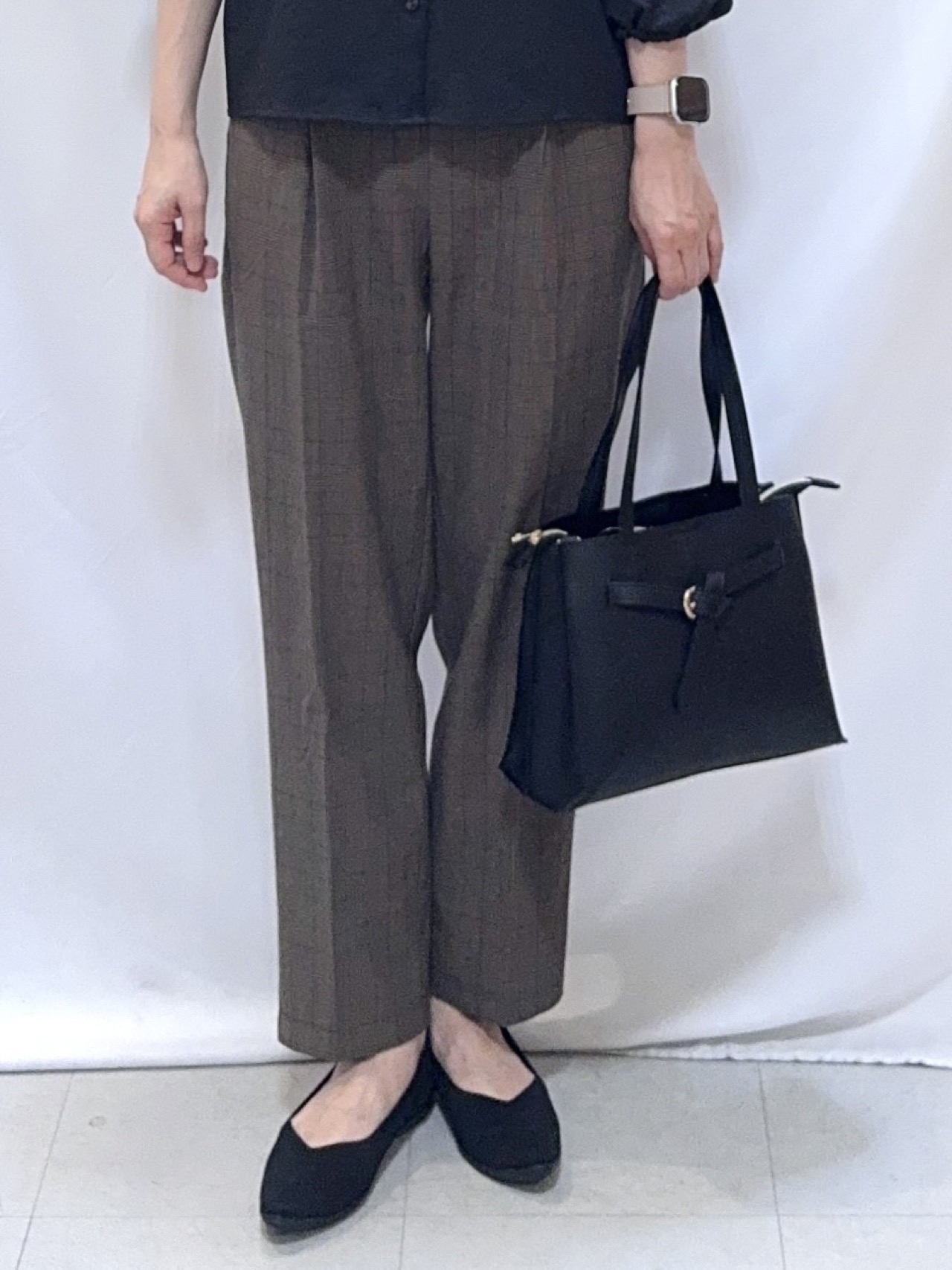 𝐇𝐢𝐫𝐨𝐦𝐢さんの「SHOO･LA･RUE｜【S-LL/洗濯機可】1枚で華やか フロントティアードブラウス」を使ったコーディネート