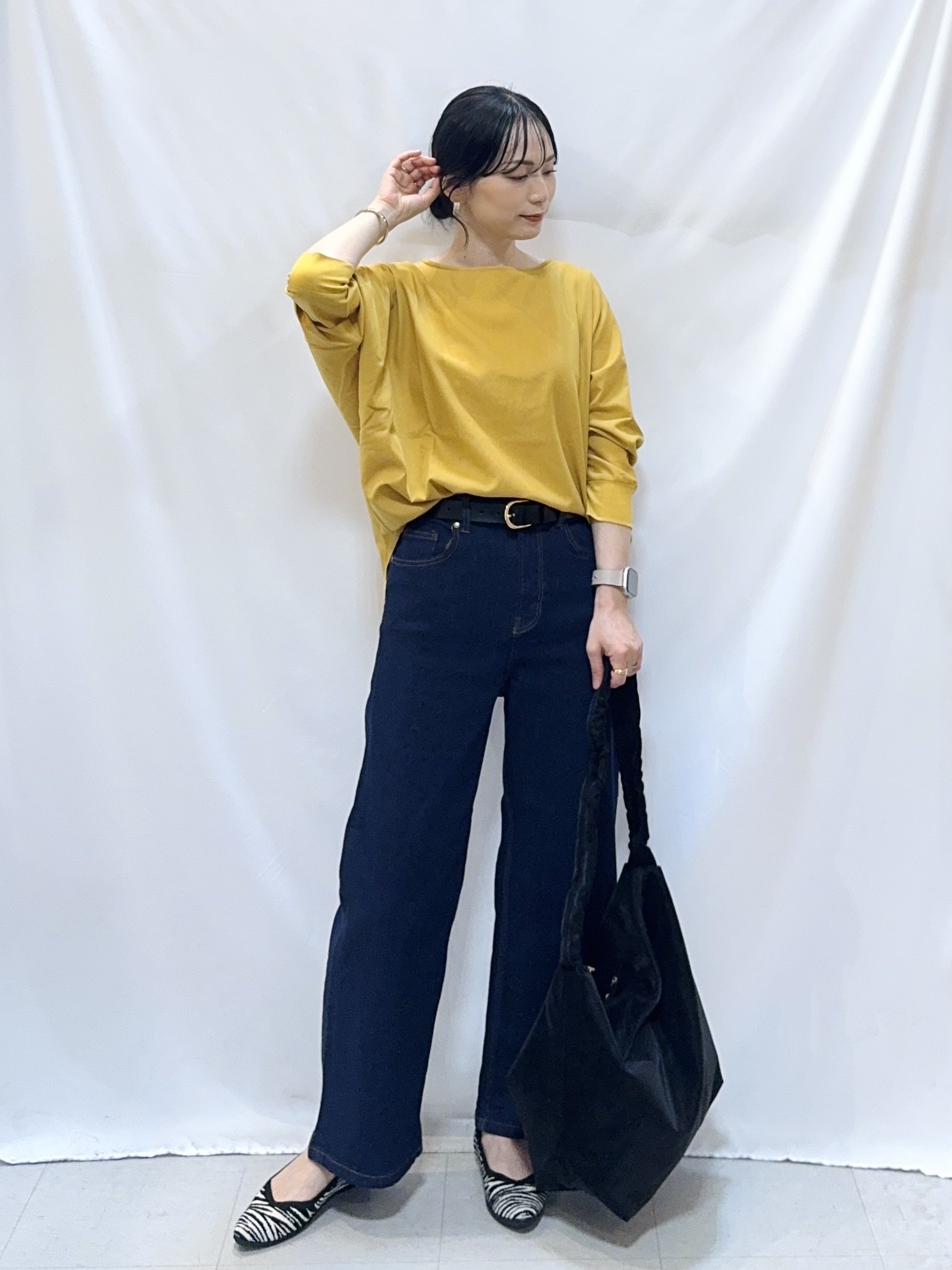 𝐇𝐢𝐫𝐨𝐦𝐢さんの「SHOO･LA･RUE｜【着丈選べる/洗濯後しわになりにくい】インせず着られる ドルマンブラウス」を使ったコーディネート