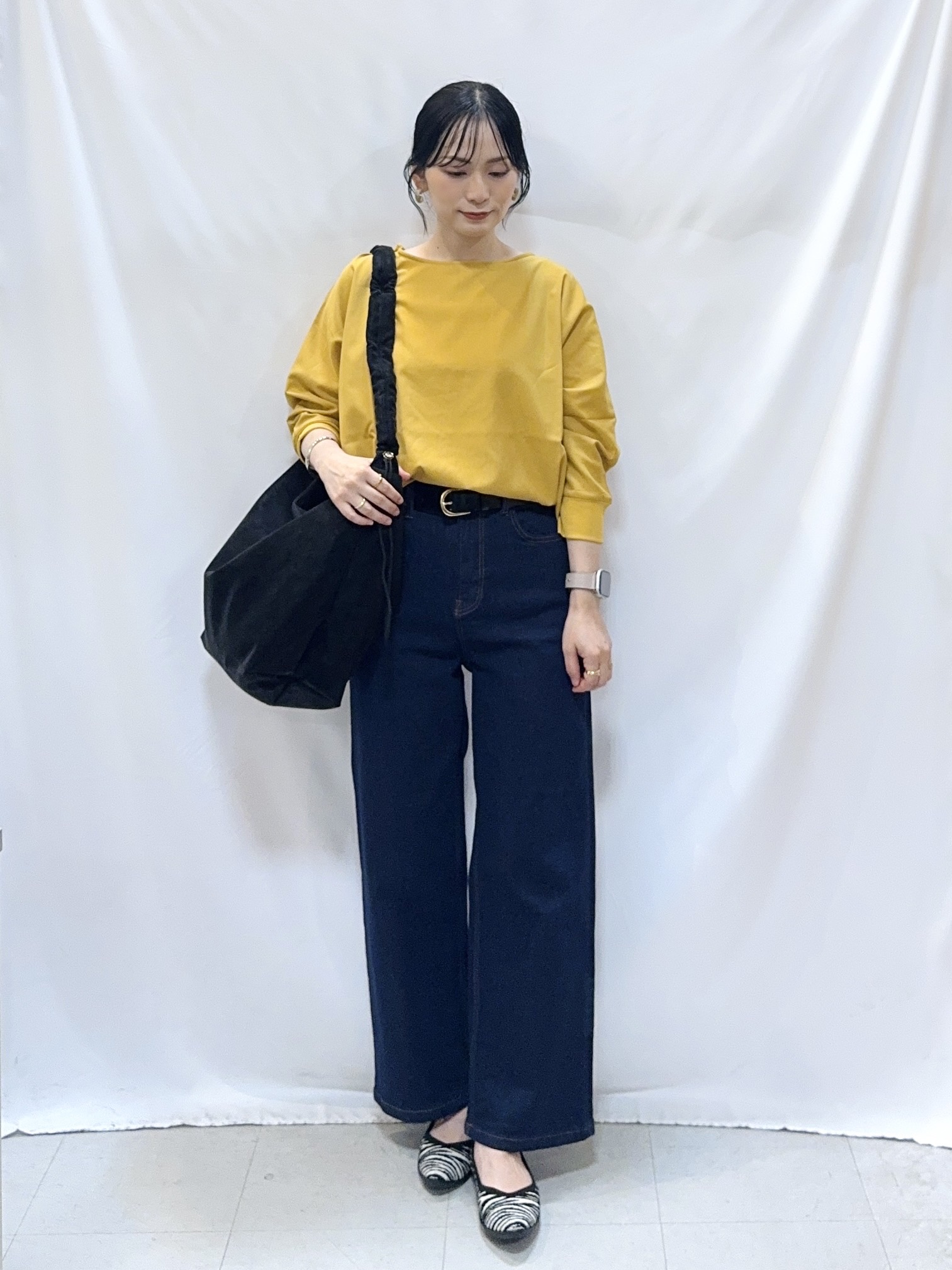 𝐇𝐢𝐫𝐨𝐦𝐢さんの「SHOO･LA･RUE｜【着丈選べる/洗濯後しわになりにくい】インせず着られる ドルマンブラウス」を使ったコーディネート
