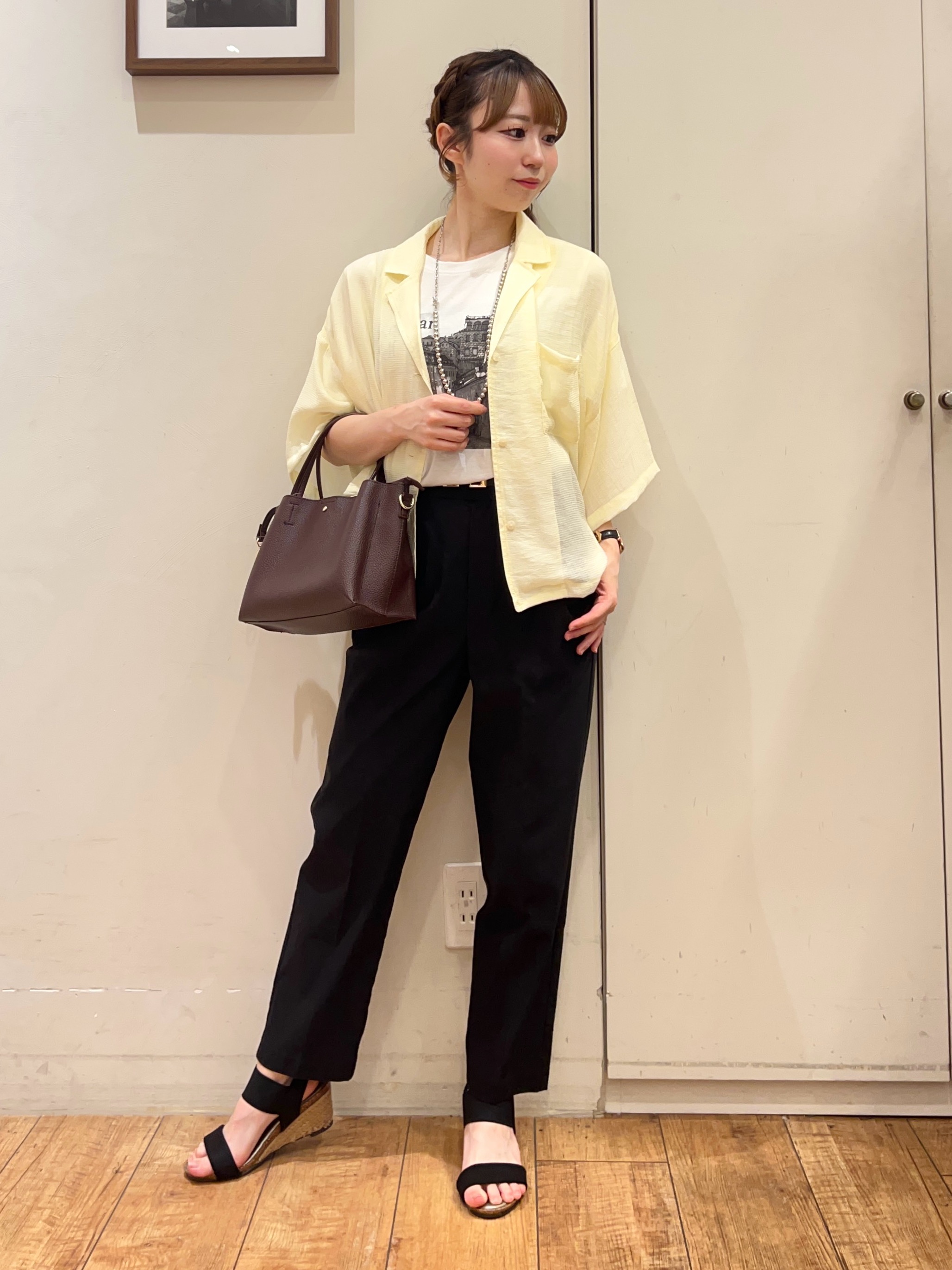 AIRIさんの「SHOO･LA･RUE｜【S-LL/洗濯機可】抜け感たっぷり 程よい透け感のポケット付きシャツ」を使ったコーディネート