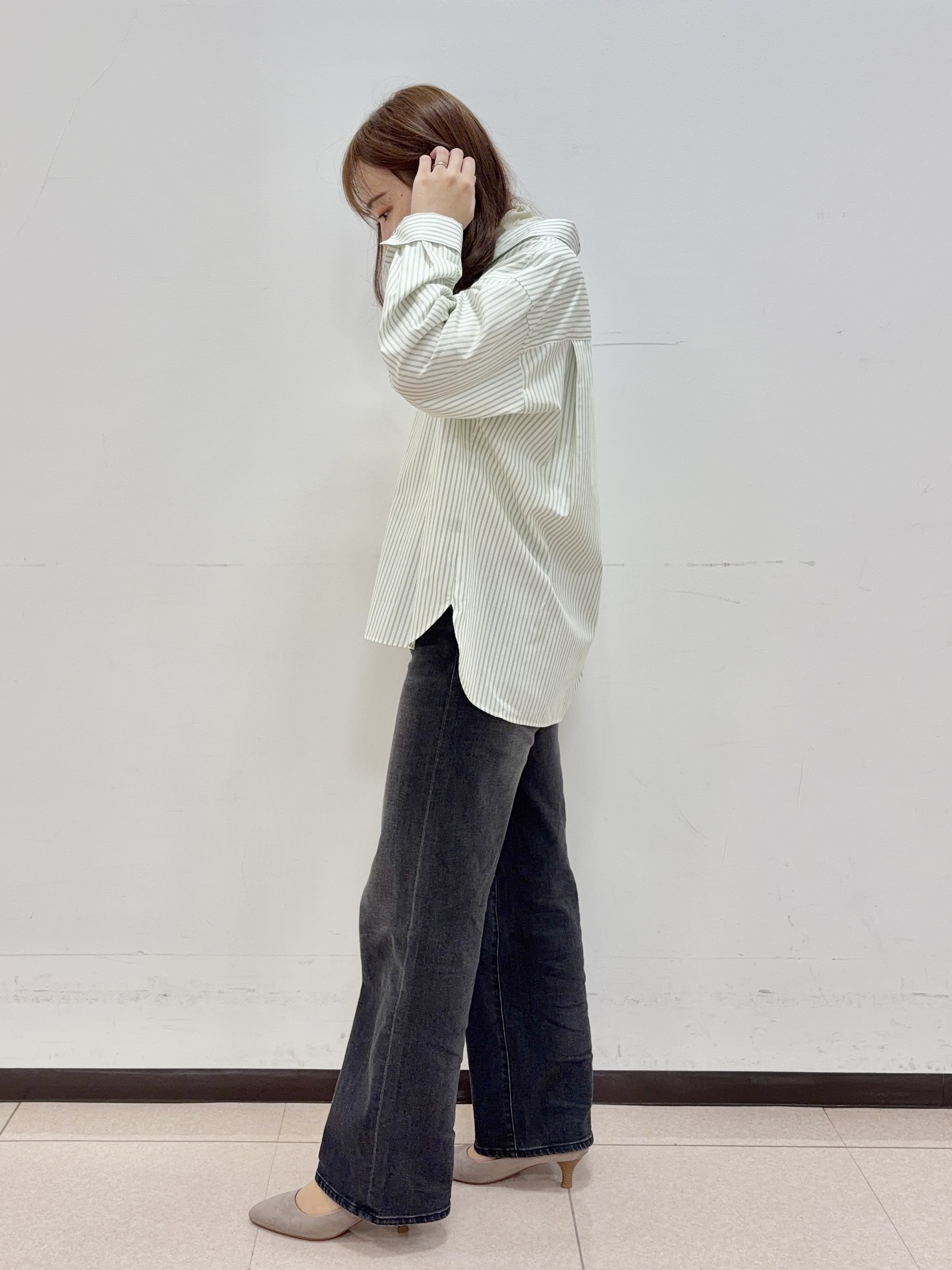 りおさんの「UNTITLED｜【6色展開/コットン100】カラーベーシックシャツ」を使ったコーディネート
