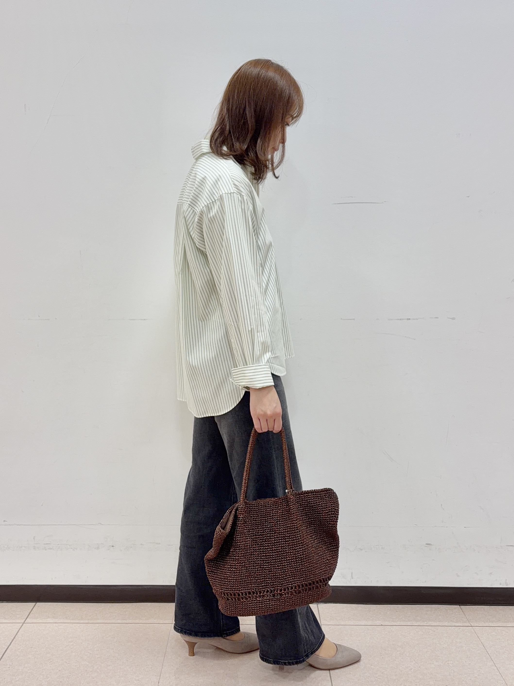 りおさんの「UNTITLED｜【6色展開/コットン100】カラーベーシックシャツ」を使ったコーディネート