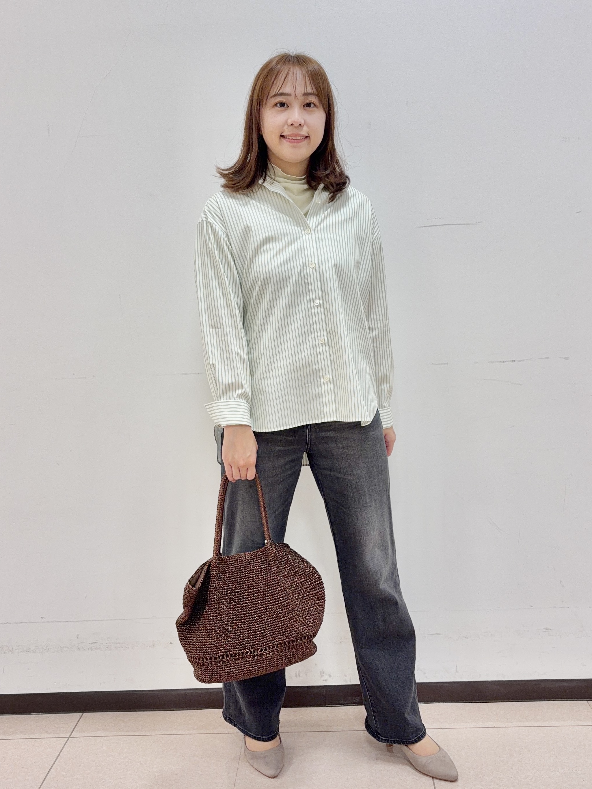 りおさんの「UNTITLED｜【6色展開/コットン100】カラーベーシックシャツ」を使ったコーディネート