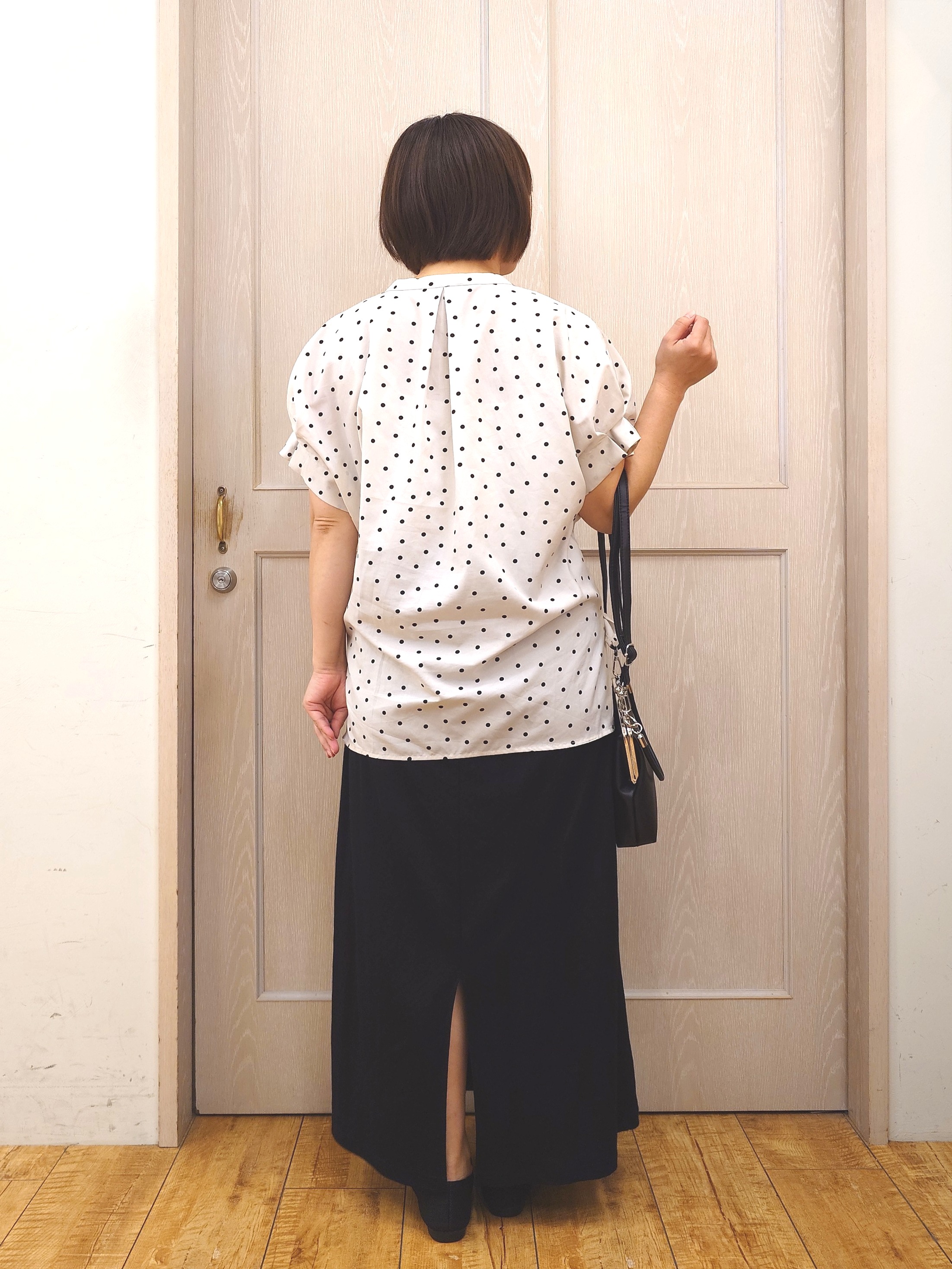 とろろさんの「SHOO･LA･RUE｜【洗濯機可／洗濯後しわになりにくい】大人の甘さをプラスする ドット柄袖タックブラウス」を使ったコーディネート