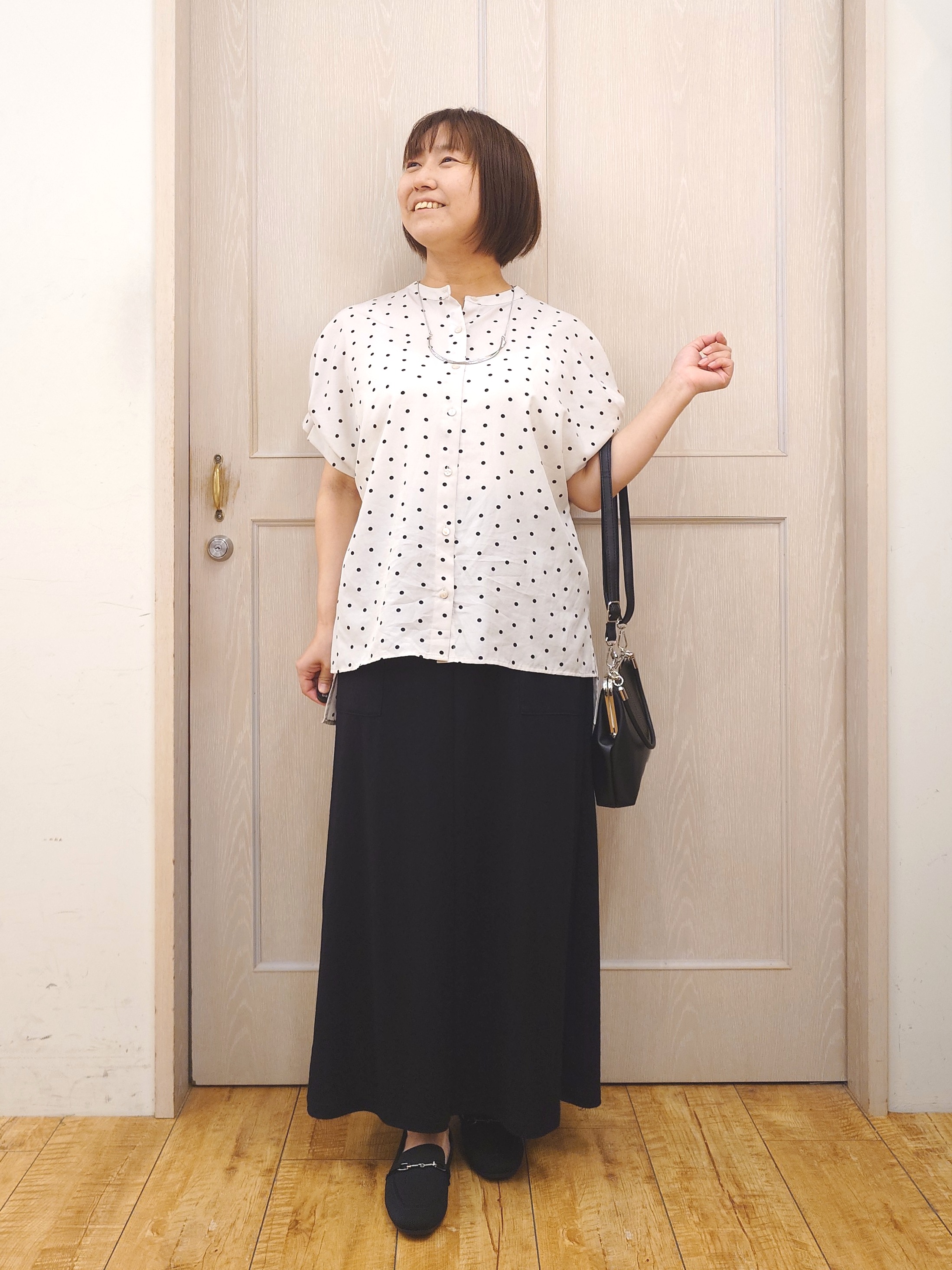 とろろさんの「SHOO･LA･RUE｜【洗濯機可／洗濯後しわになりにくい】大人の甘さをプラスする ドット柄袖タックブラウス」を使ったコーディネート
