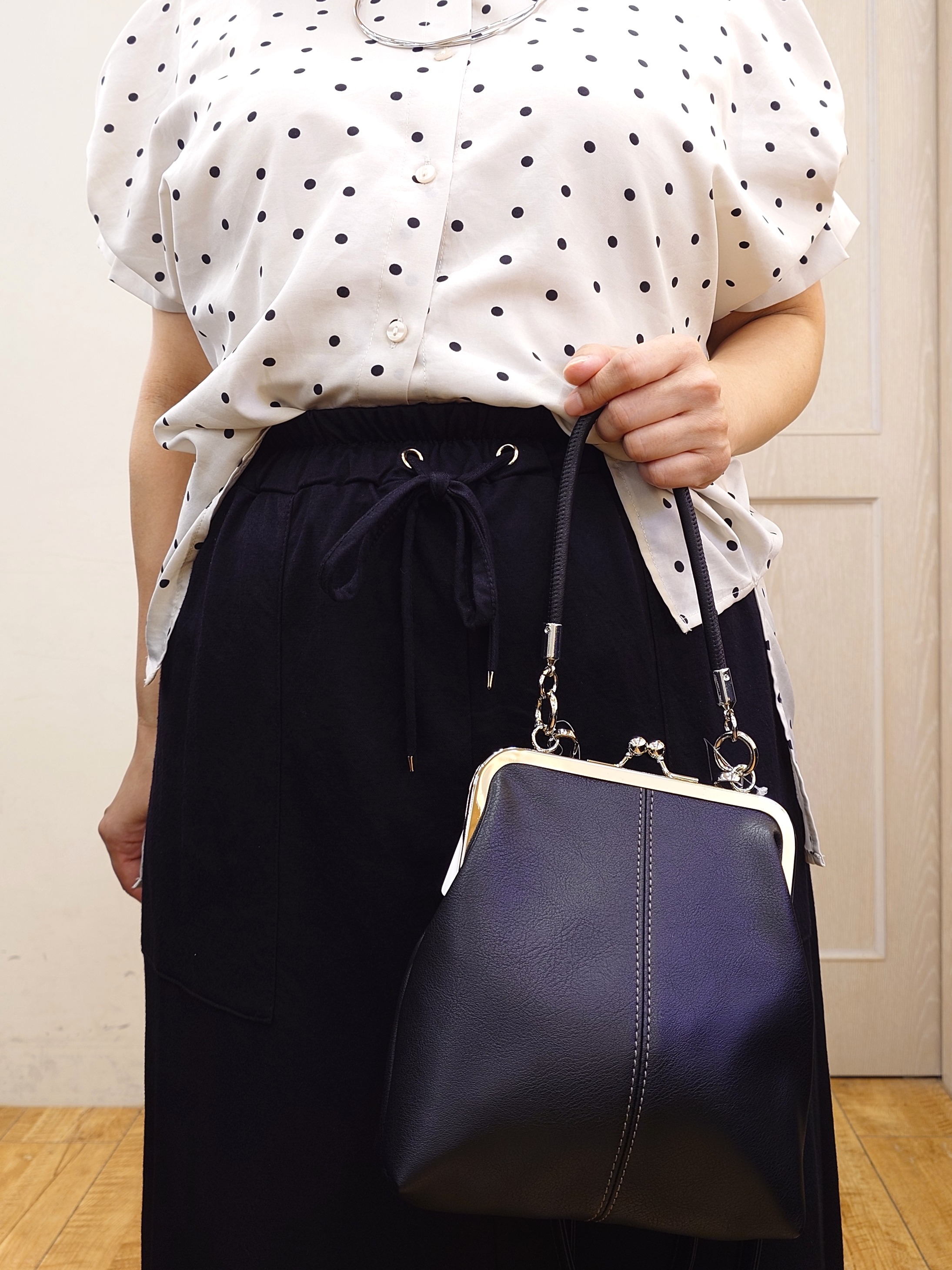 とろろさんの「SHOO･LA･RUE｜【洗濯機可／洗濯後しわになりにくい】大人の甘さをプラスする ドット柄袖タックブラウス」を使ったコーディネート