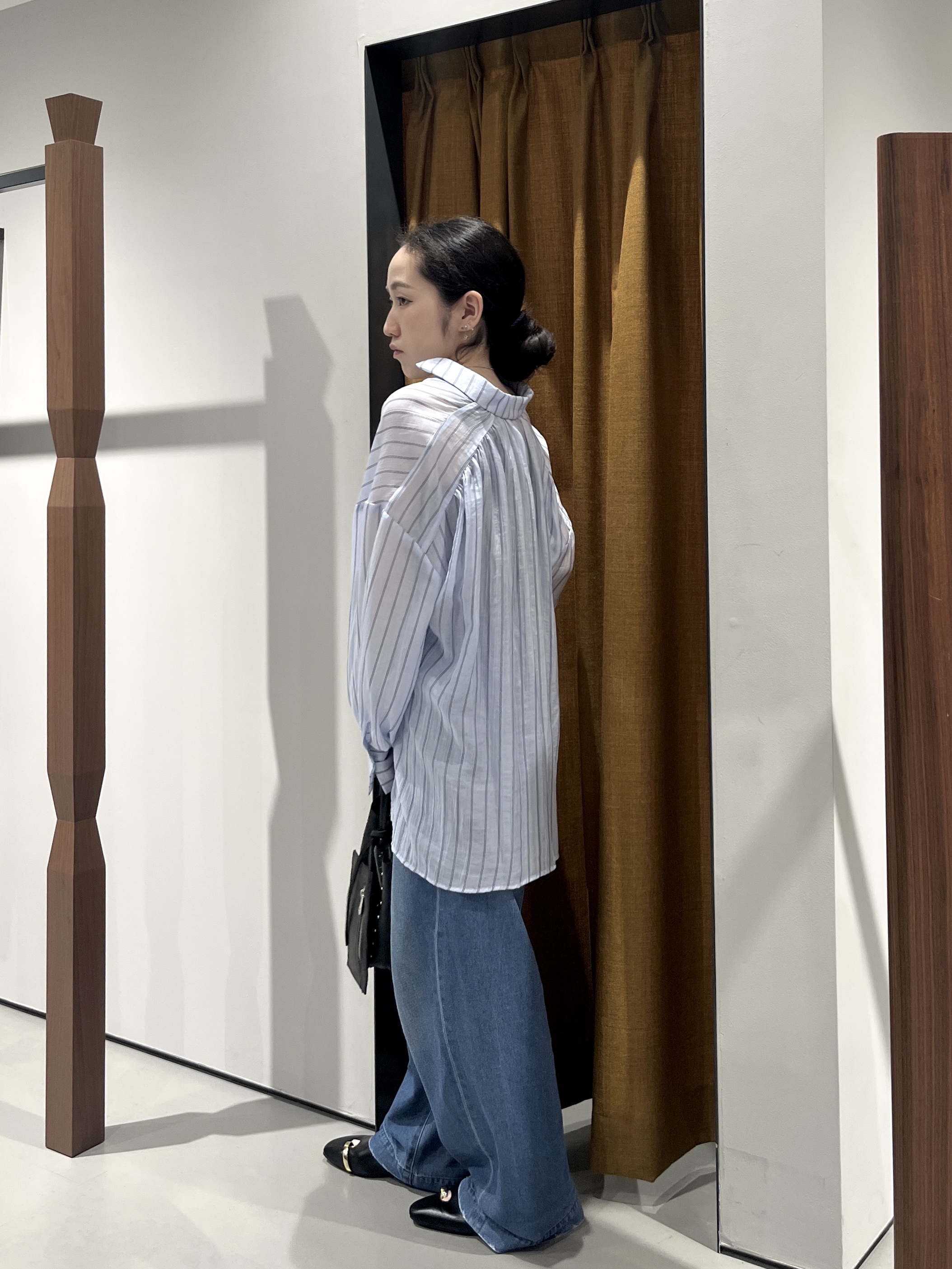 Uminoさんの「INDIVI｜シアーストライプ 切替タックシャツ」を使ったコーディネート