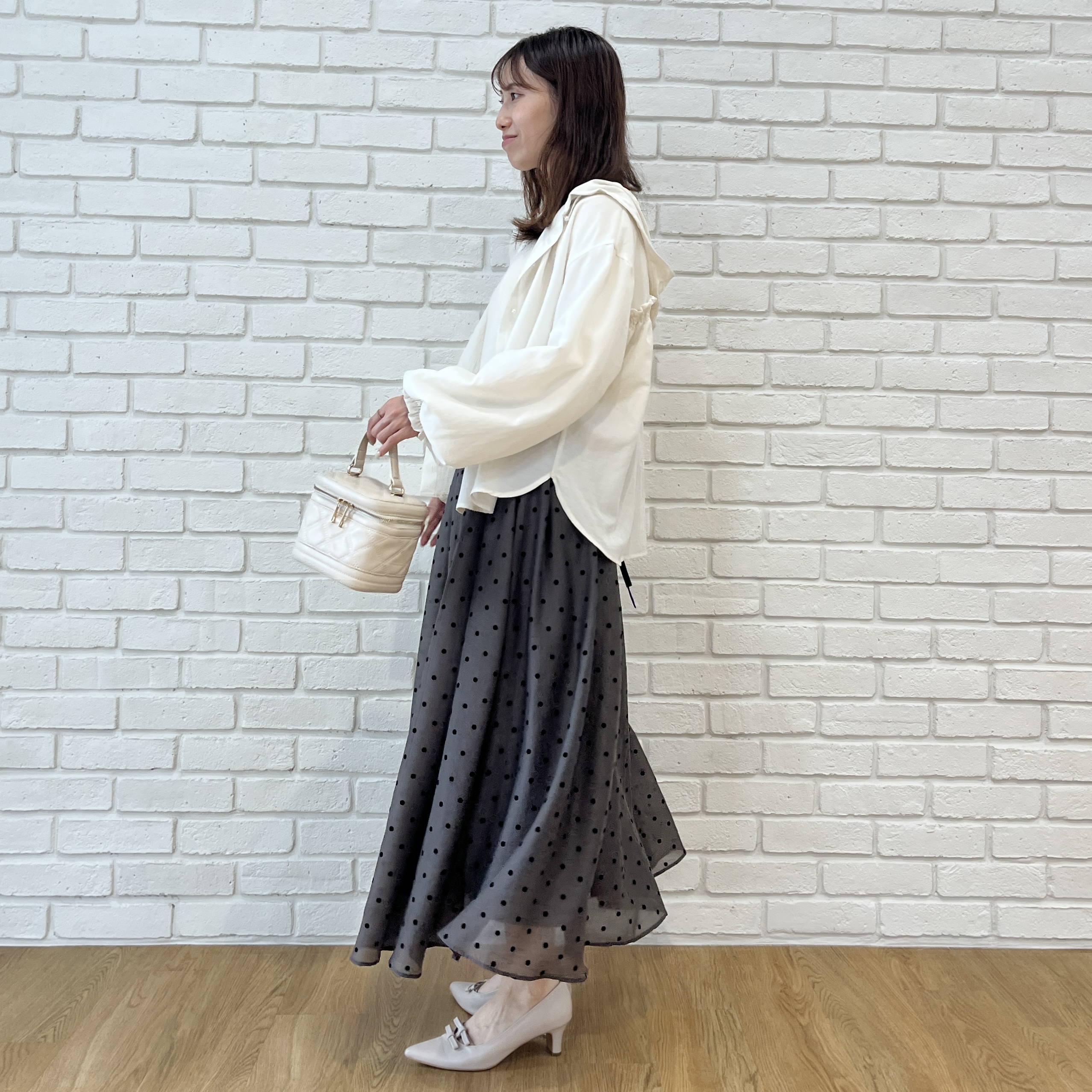 はばさんの「Couture brooch｜【大人可愛い】愛されフーディーシャツ」を使ったコーディネート