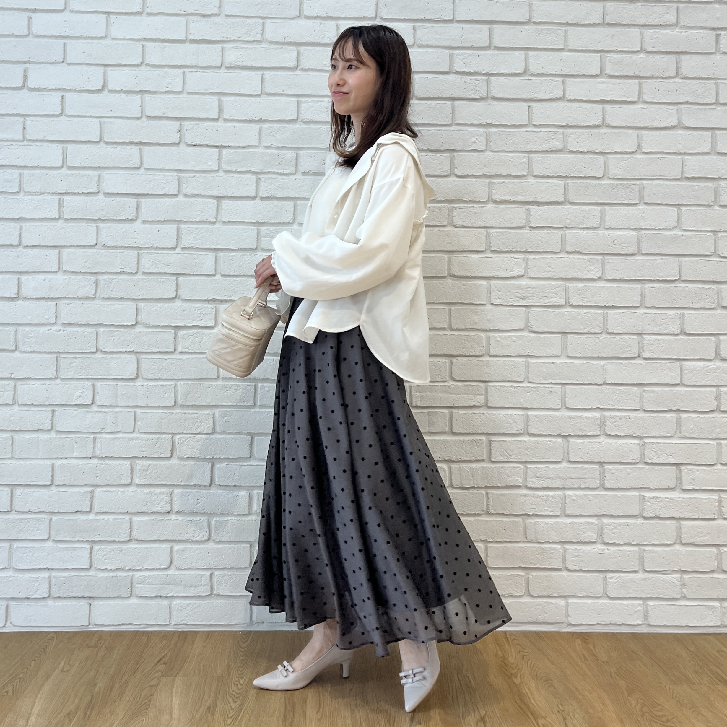 はばさんの「Couture brooch｜【大人可愛い】愛されフーディーシャツ」を使ったコーディネート