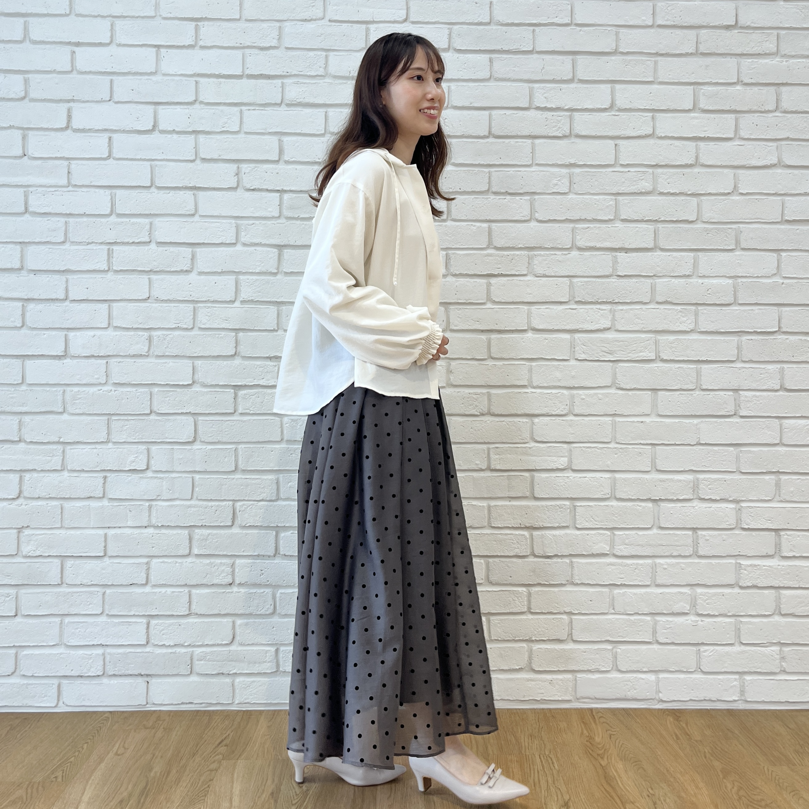 はばさんの「Couture brooch｜【大人可愛い】愛されフーディーシャツ」を使ったコーディネート
