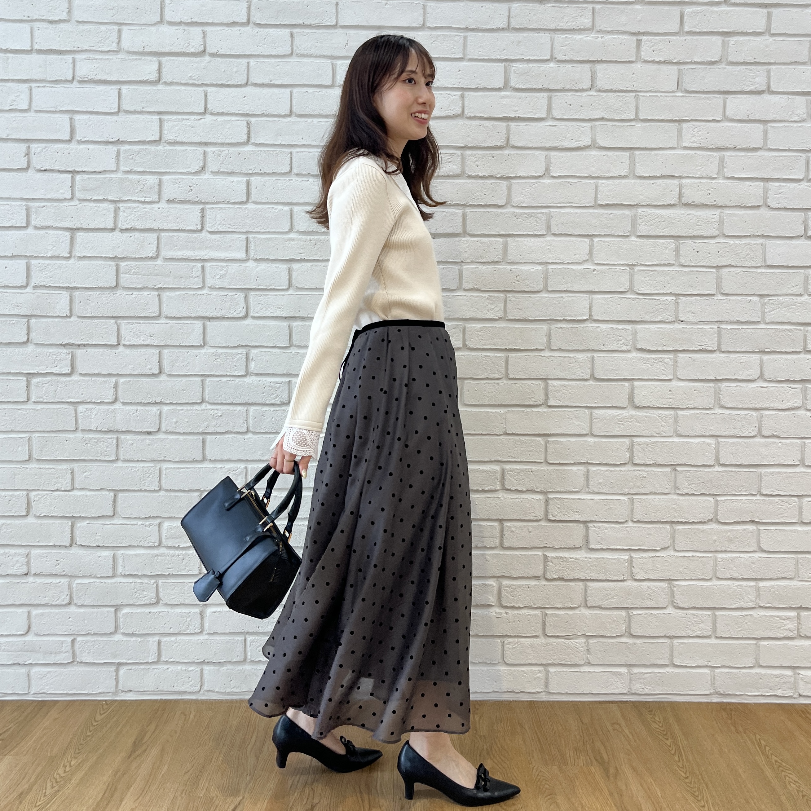 はばさんの「Couture brooch｜【セットアップ可・着映えて上品】フロッキードットスカート」を使ったコーディネート