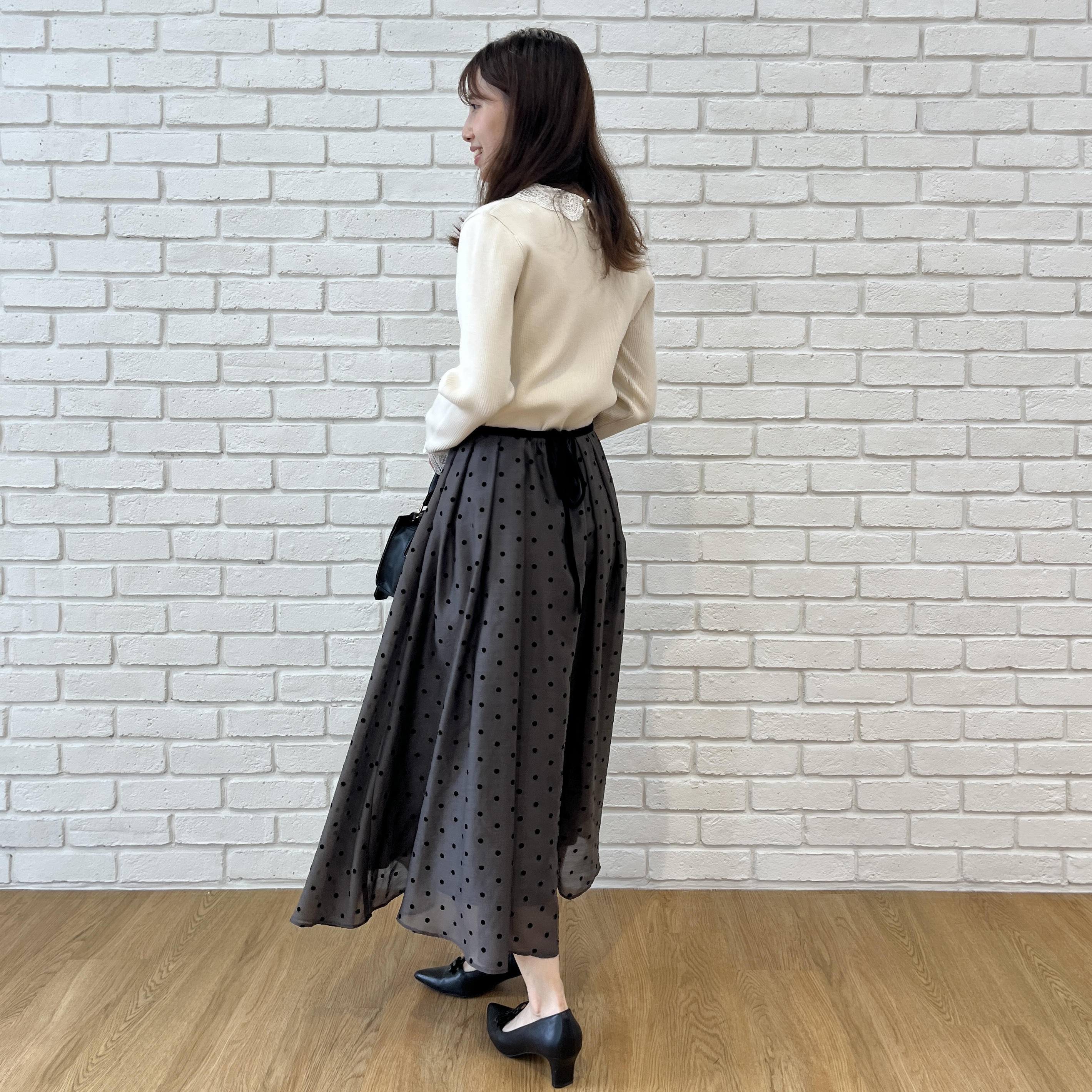 はばさんの「Couture brooch｜【セットアップ可・着映えて上品】フロッキードットスカート」を使ったコーディネート