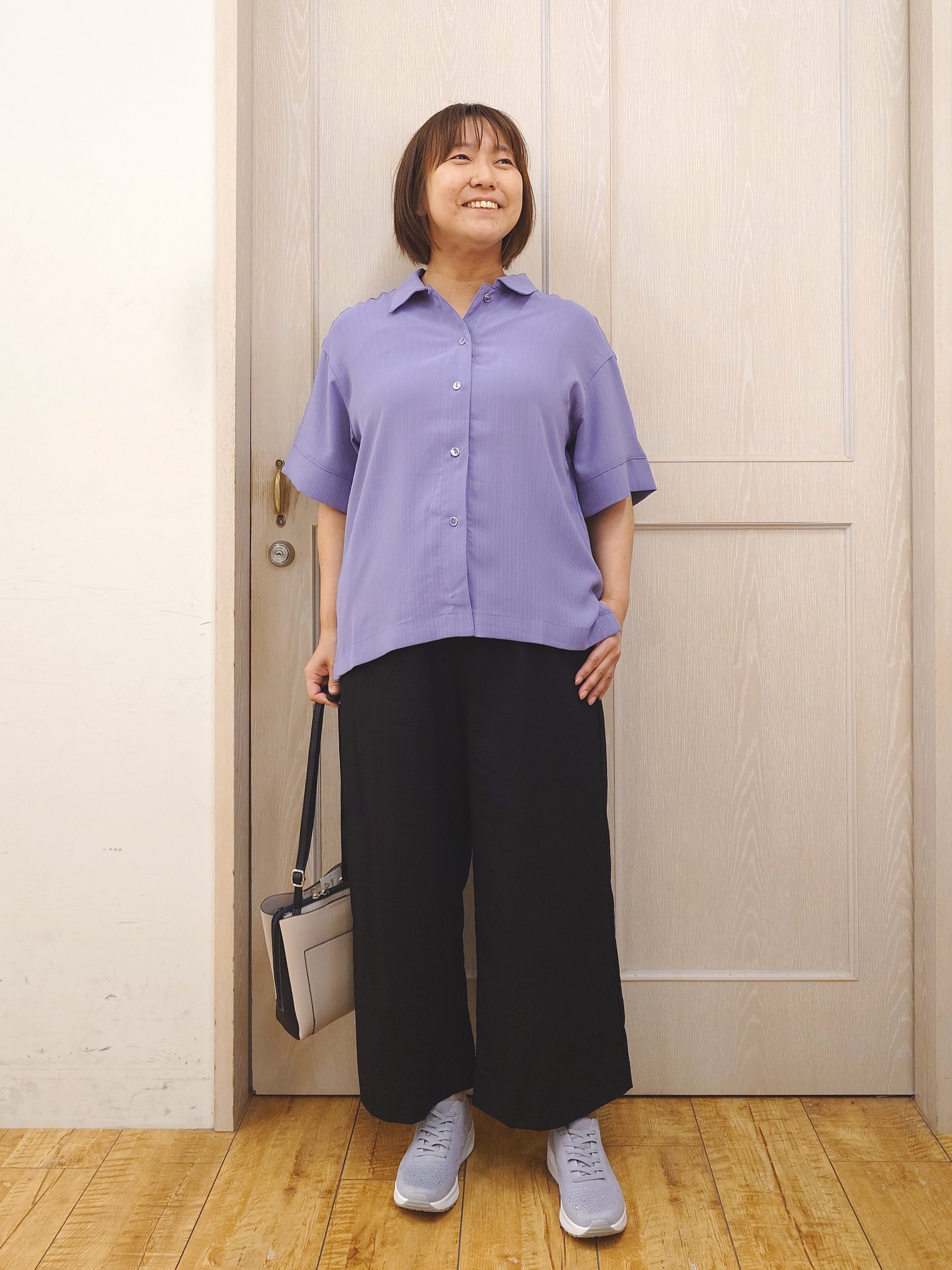 とろろさんの「SHOO･LA･RUE｜【通気性〇/UV/S-LL】洗濯後しわになりにくい とろみストライプシャツ」を使ったコーディネート
