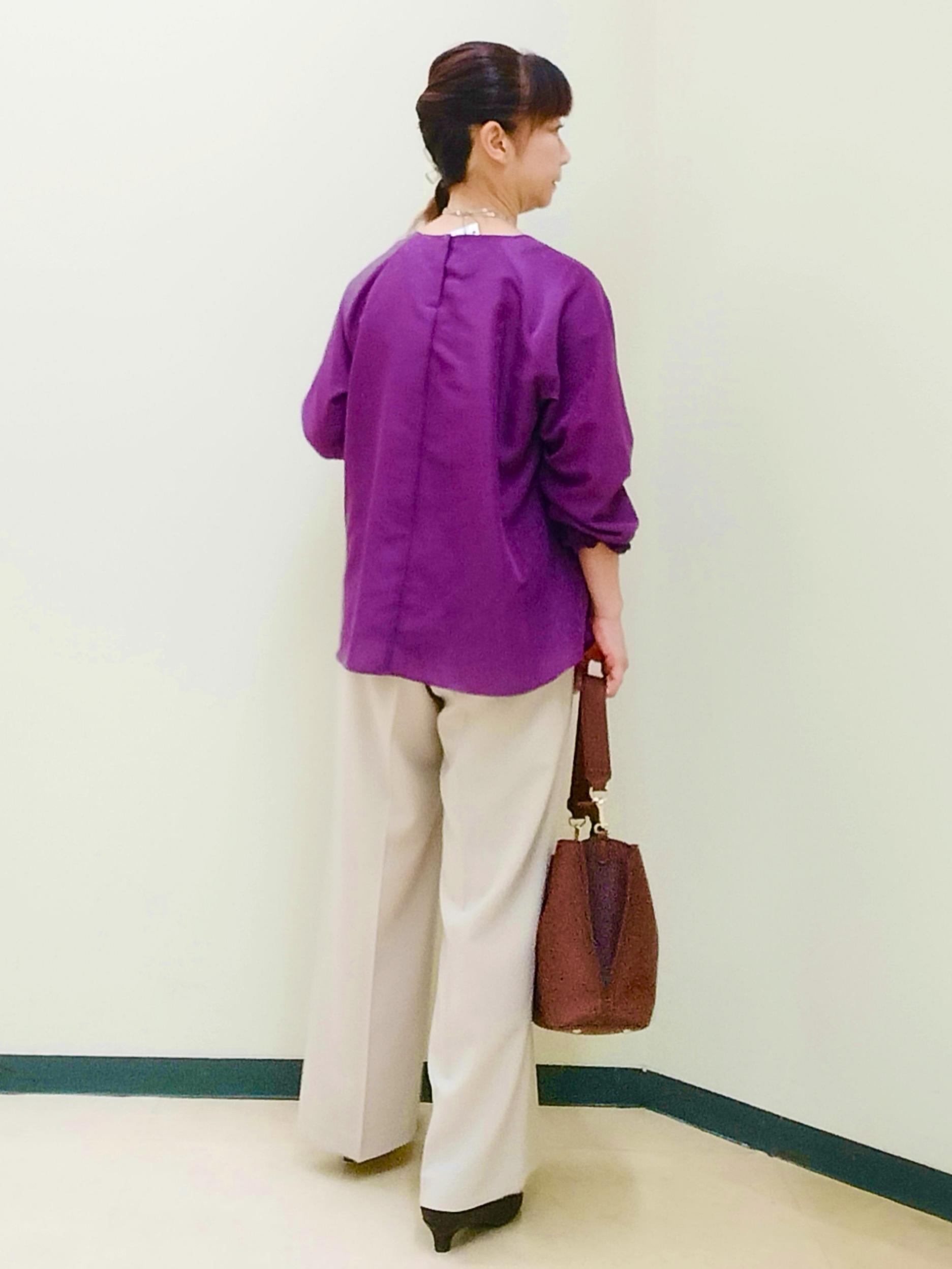 花さんの「Reflect｜タックデザイン ラグランスリーブブラウス」を使ったコーディネート
