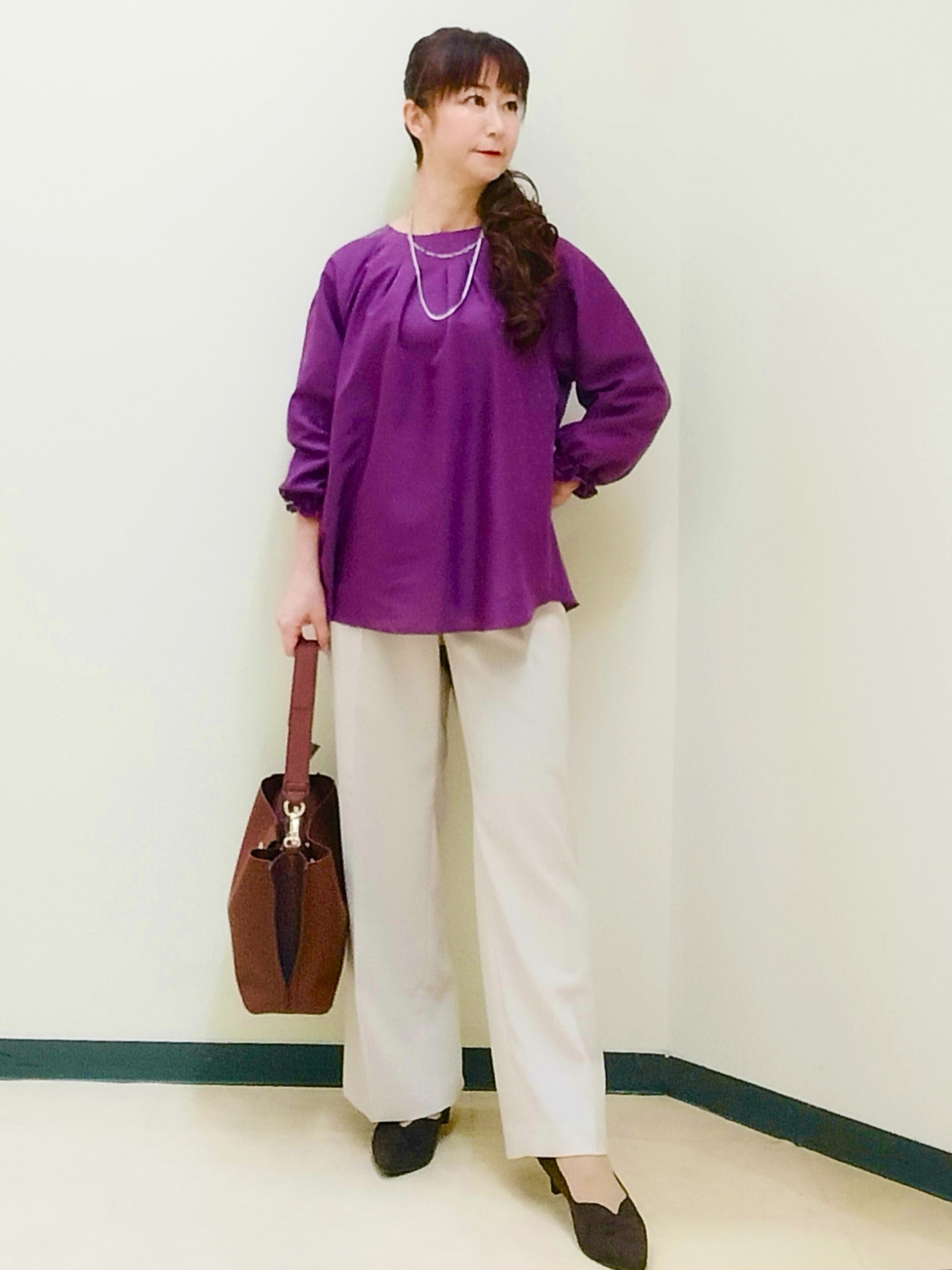 花さんの「Reflect｜タックデザイン ラグランスリーブブラウス」を使ったコーディネート