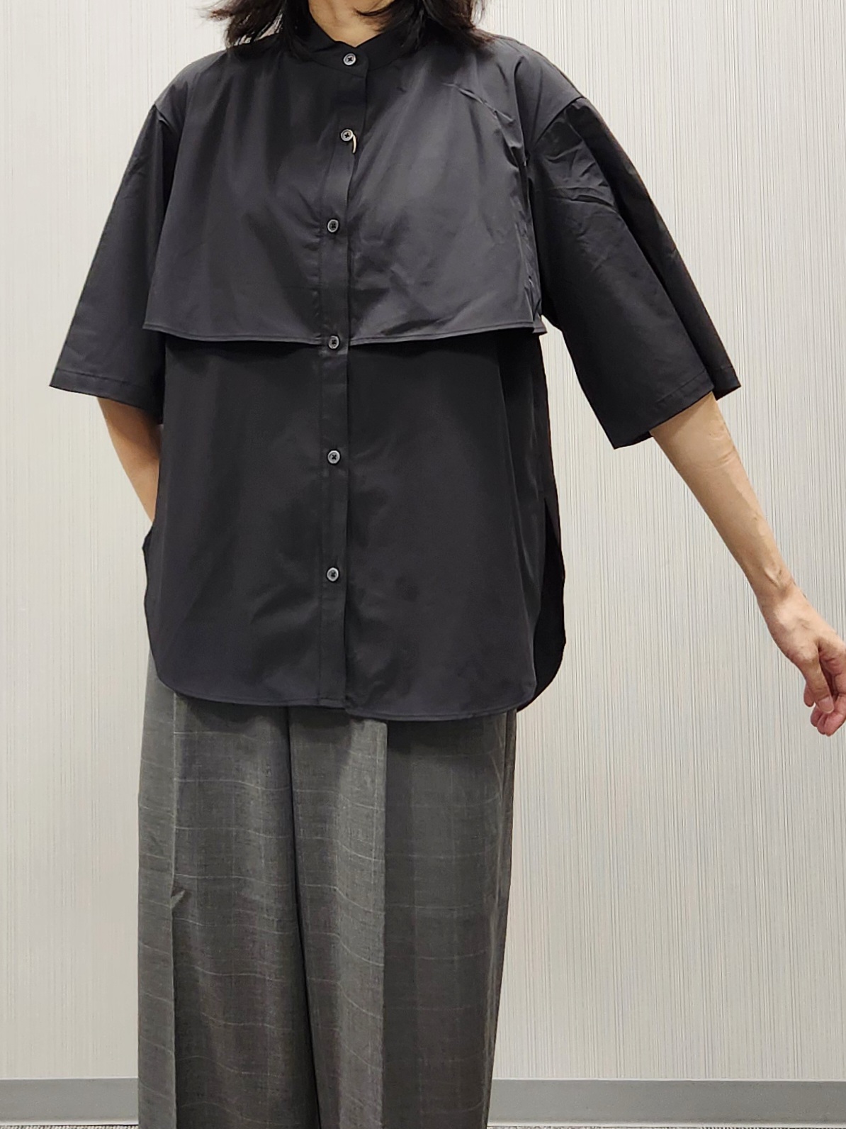 naraさんの「Dessin｜多機能素材バンドカラーシャツ」を使ったコーディネート
