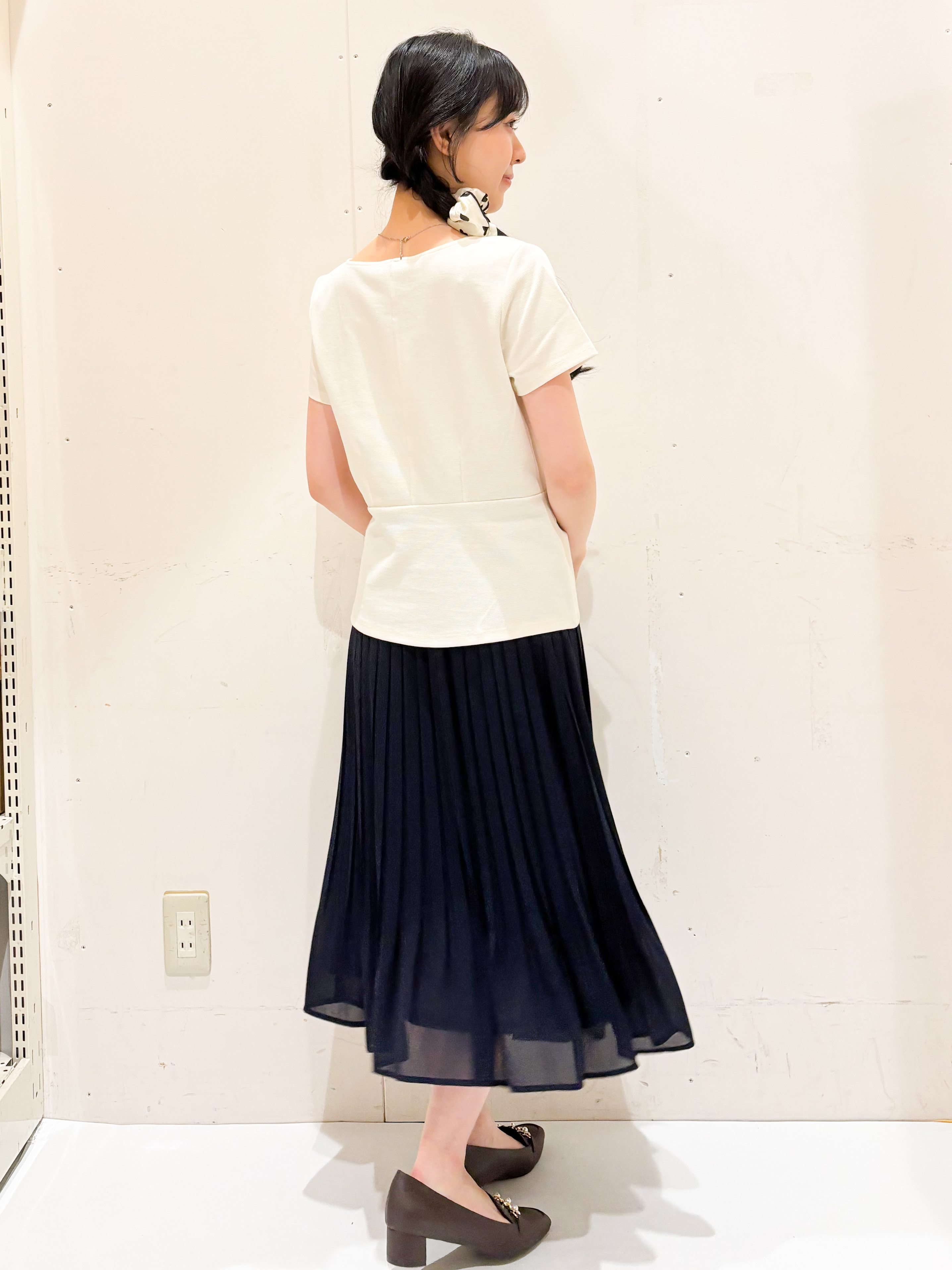 Hinaさんの「OPAQUE.CLIP｜【接触冷感／UVケア】スクエアネックリボントップス《洗濯機OK》」を使ったコーディネート