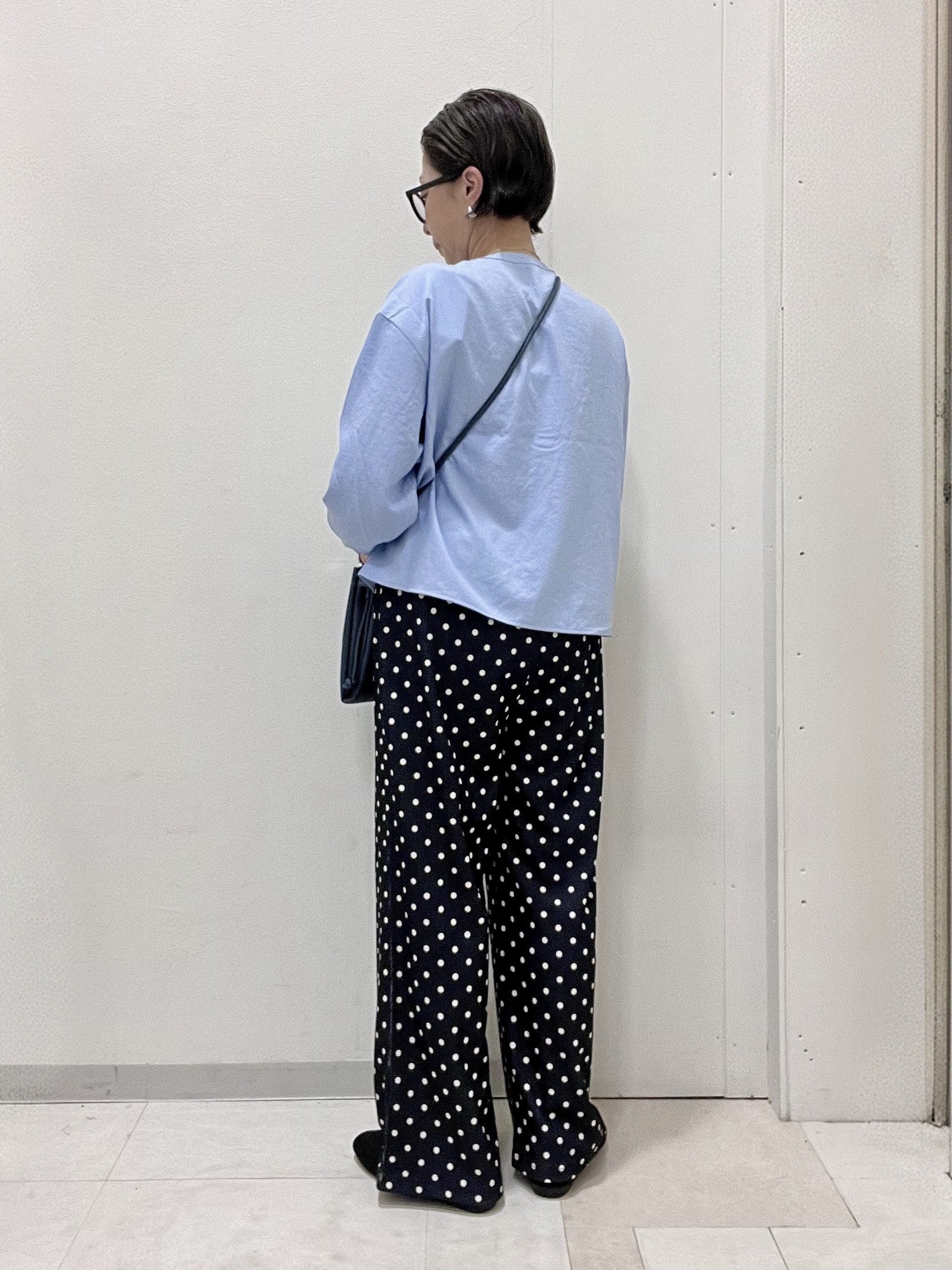 ゆみさんの「SHOO･LA･RUE｜【S-LL/洗濯機可】1枚で華やか ティアードフリルブラウス」を使ったコーディネート
