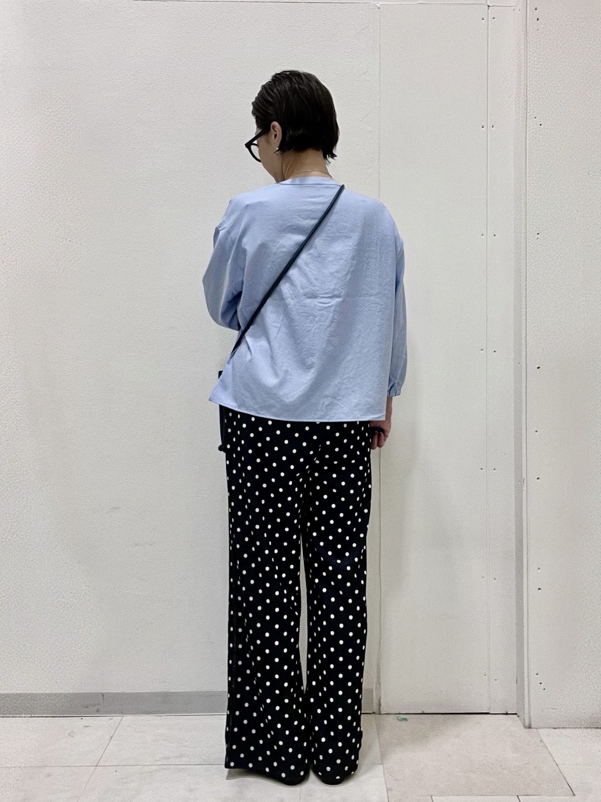 ゆみさんの「SHOO･LA･RUE｜【S-LL/洗濯機可】1枚で華やか ティアードフリルブラウス」を使ったコーディネート