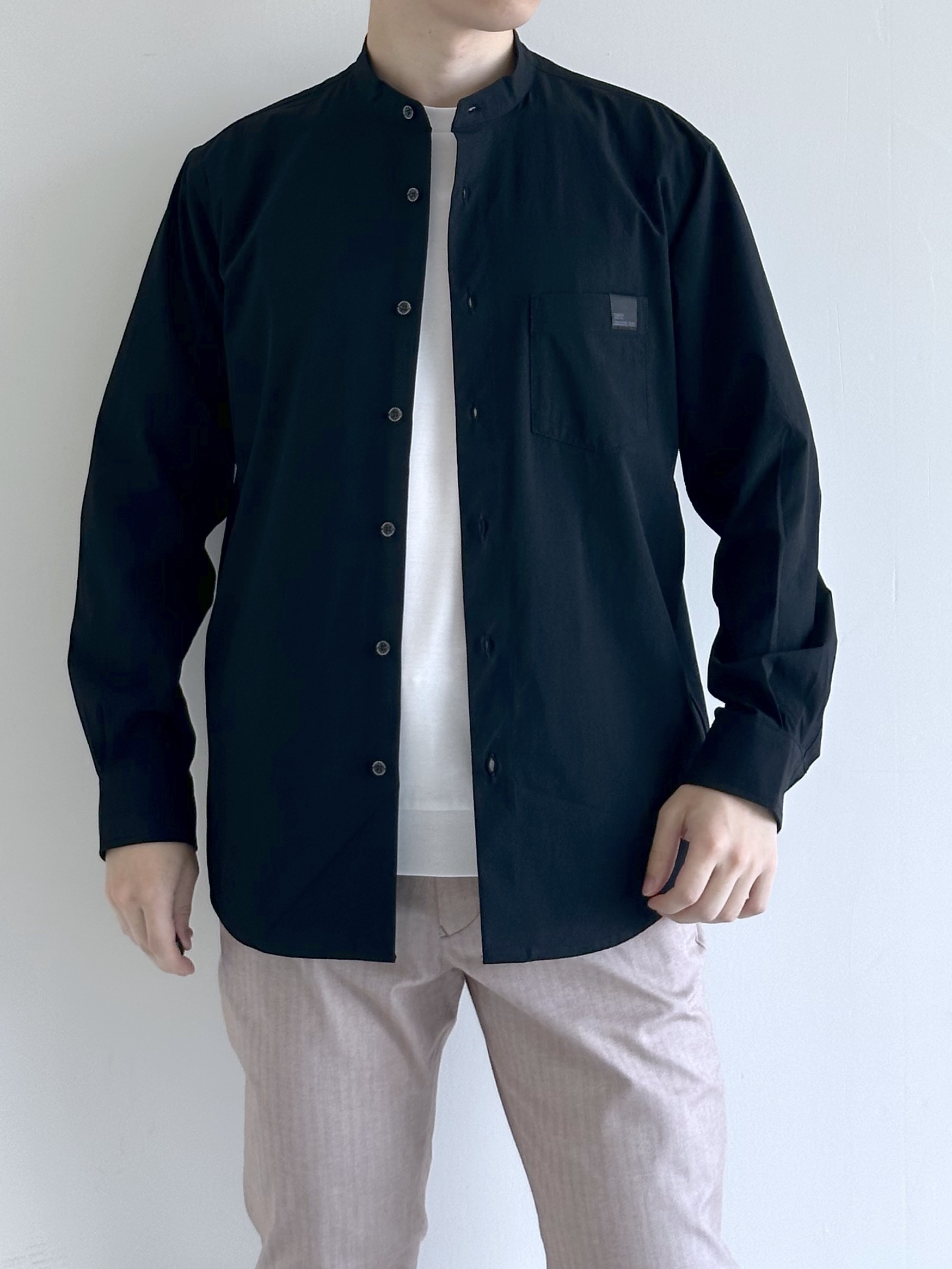 イッシーさんの「TAKEO KIKUCHI｜3Dナイロンストレッチ バンドカラーシャツ」を使ったコーディネート