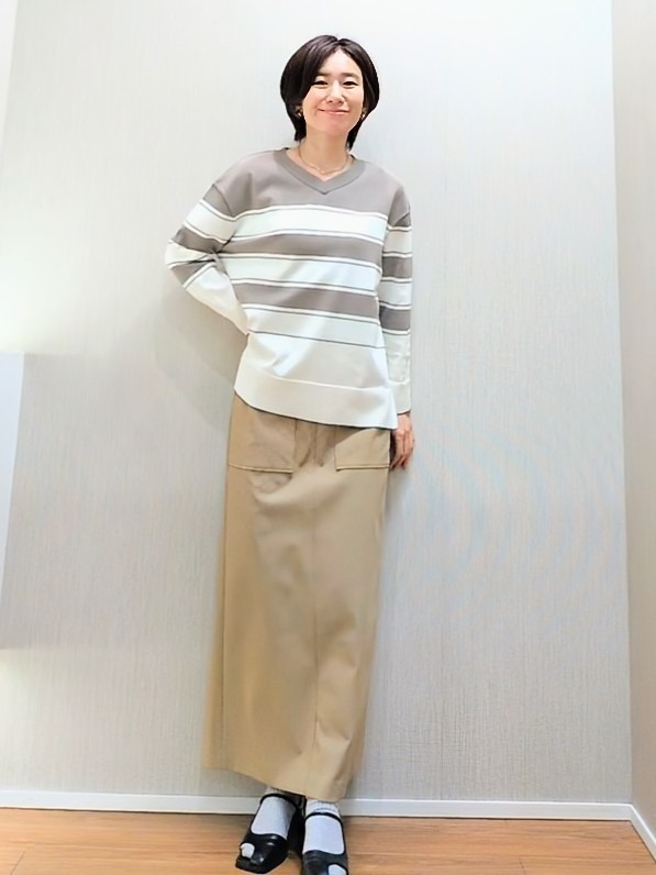ミズタさんの「UNTITLED｜【顔周りすっきり/体型カバー】ドライタッチVネックニットプルオーバー」を使ったコーディネート