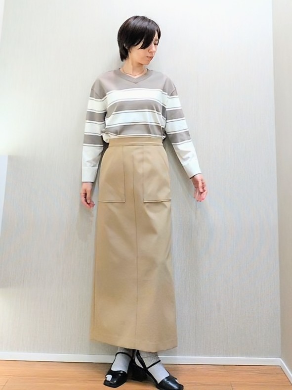 ミズタさんの「UNTITLED｜【顔周りすっきり/体型カバー】ドライタッチVネックニットプルオーバー」を使ったコーディネート