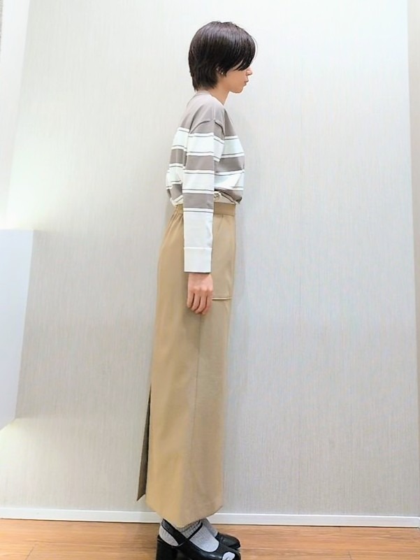 ミズタさんの「UNTITLED｜【顔周りすっきり/体型カバー】ドライタッチVネックニットプルオーバー」を使ったコーディネート