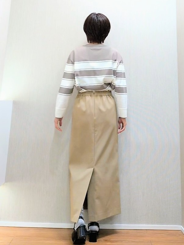 ミズタさんの「UNTITLED｜【顔周りすっきり/体型カバー】ドライタッチVネックニットプルオーバー」を使ったコーディネート