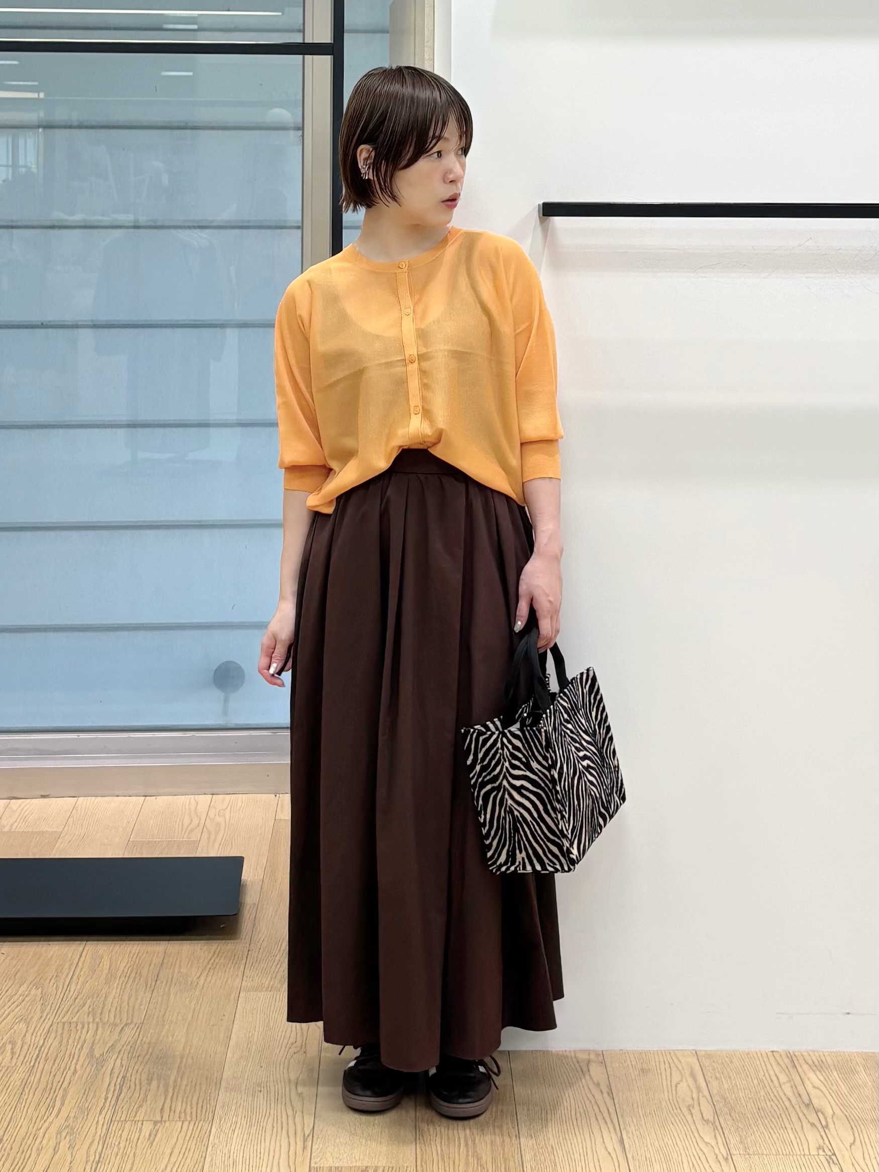 asamiさんの「INDIVI｜【シアー／軽羽織】ドルマン袖ニットカーディガン」を使ったコーディネート