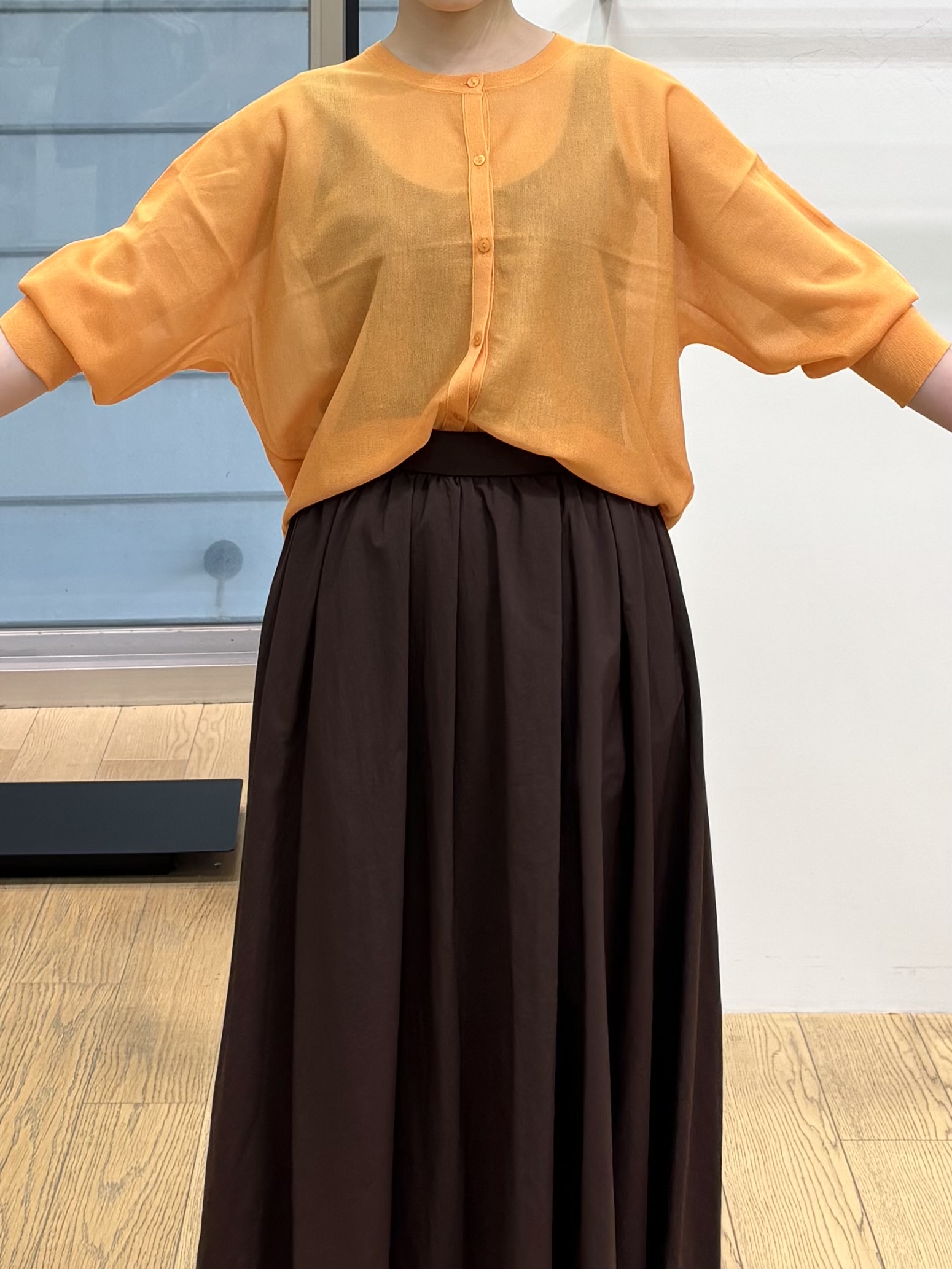 asamiさんの「INDIVI｜【シアー／軽羽織】ドルマン袖ニットカーディガン」を使ったコーディネート