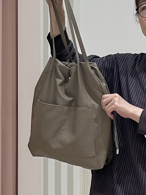 まつみさんの「SHOO･LA･RUE｜【着丈選べる/洗濯後しわになりにくい】インせず着られる ドルマンブラウス」を使ったコーディネート