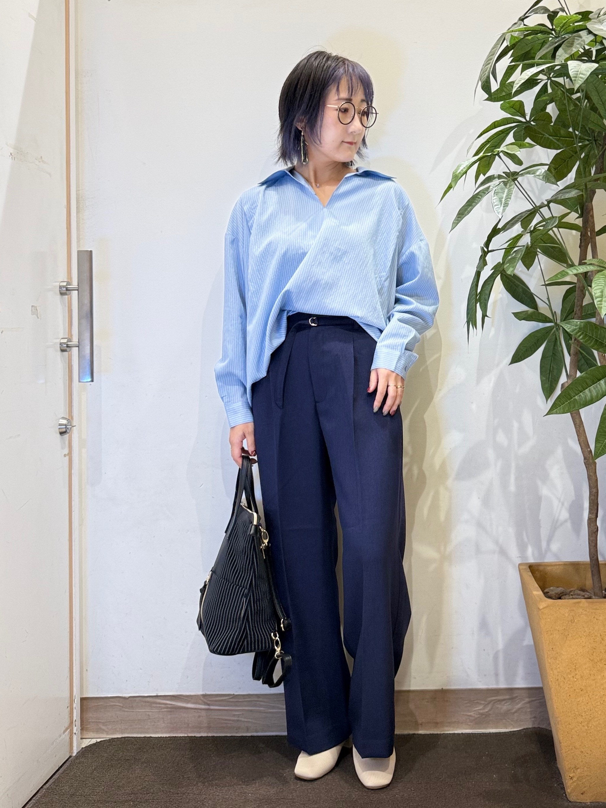 misakiさんの「SHOO･LA･RUE｜【洗濯機可】インせず決まるAライン ストライプスキッパーシャツ」を使ったコーディネート