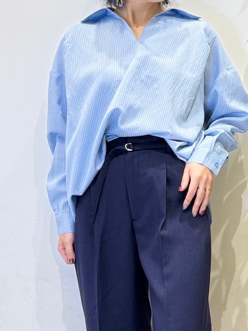misakiさんの「SHOO･LA･RUE｜【洗濯機可】インせず決まるAライン ストライプスキッパーシャツ」を使ったコーディネート