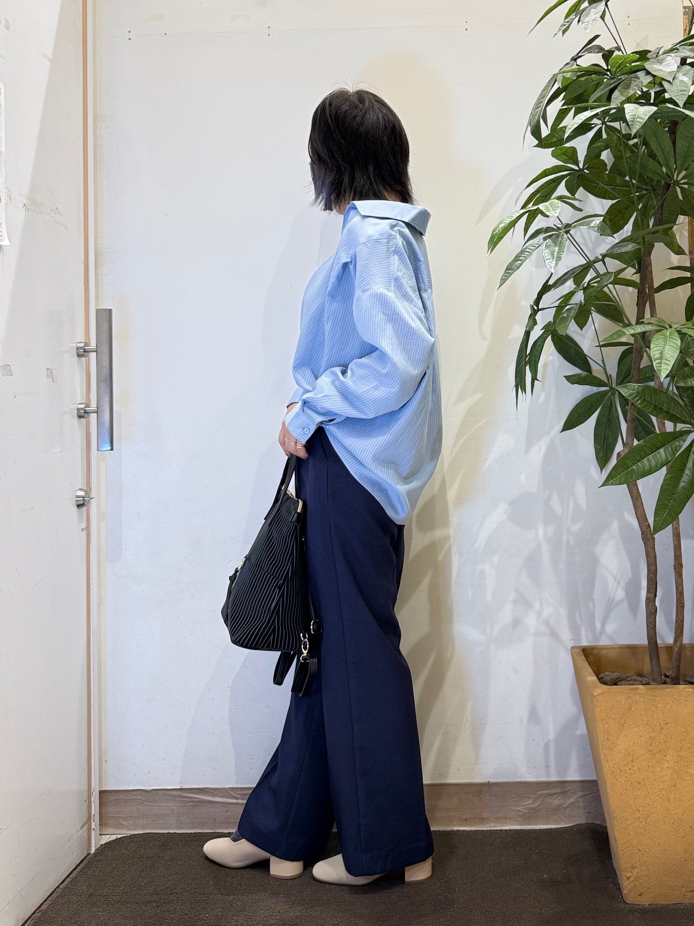 misakiさんの「SHOO･LA･RUE｜【洗濯機可】インせず決まるAライン ストライプスキッパーシャツ」を使ったコーディネート