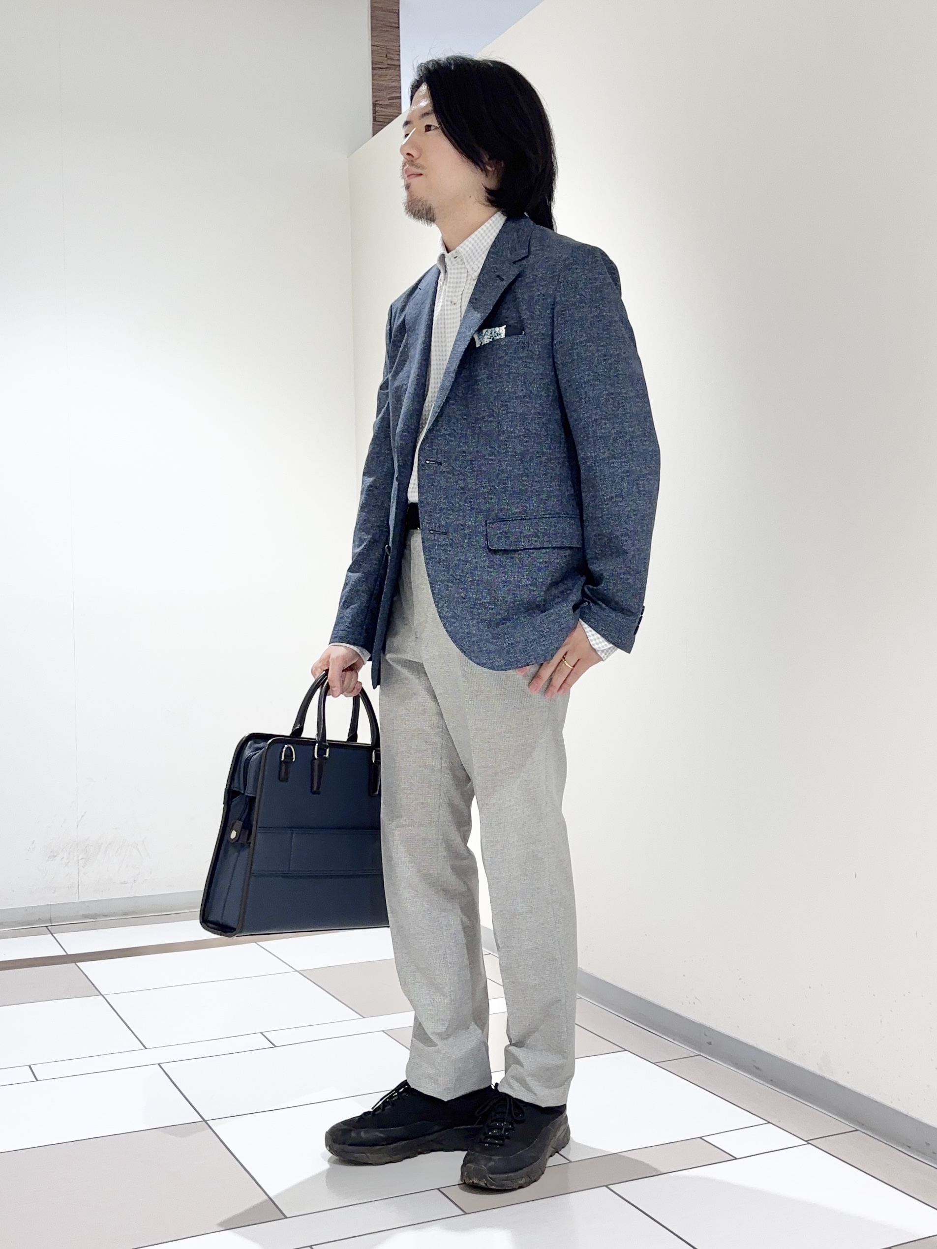 及川さんの「TAKEO KIKUCHI｜【抗菌防臭/シーズンレス】シアサッカーギンガムチェック ストレッチシャツ」を使ったコーディネート