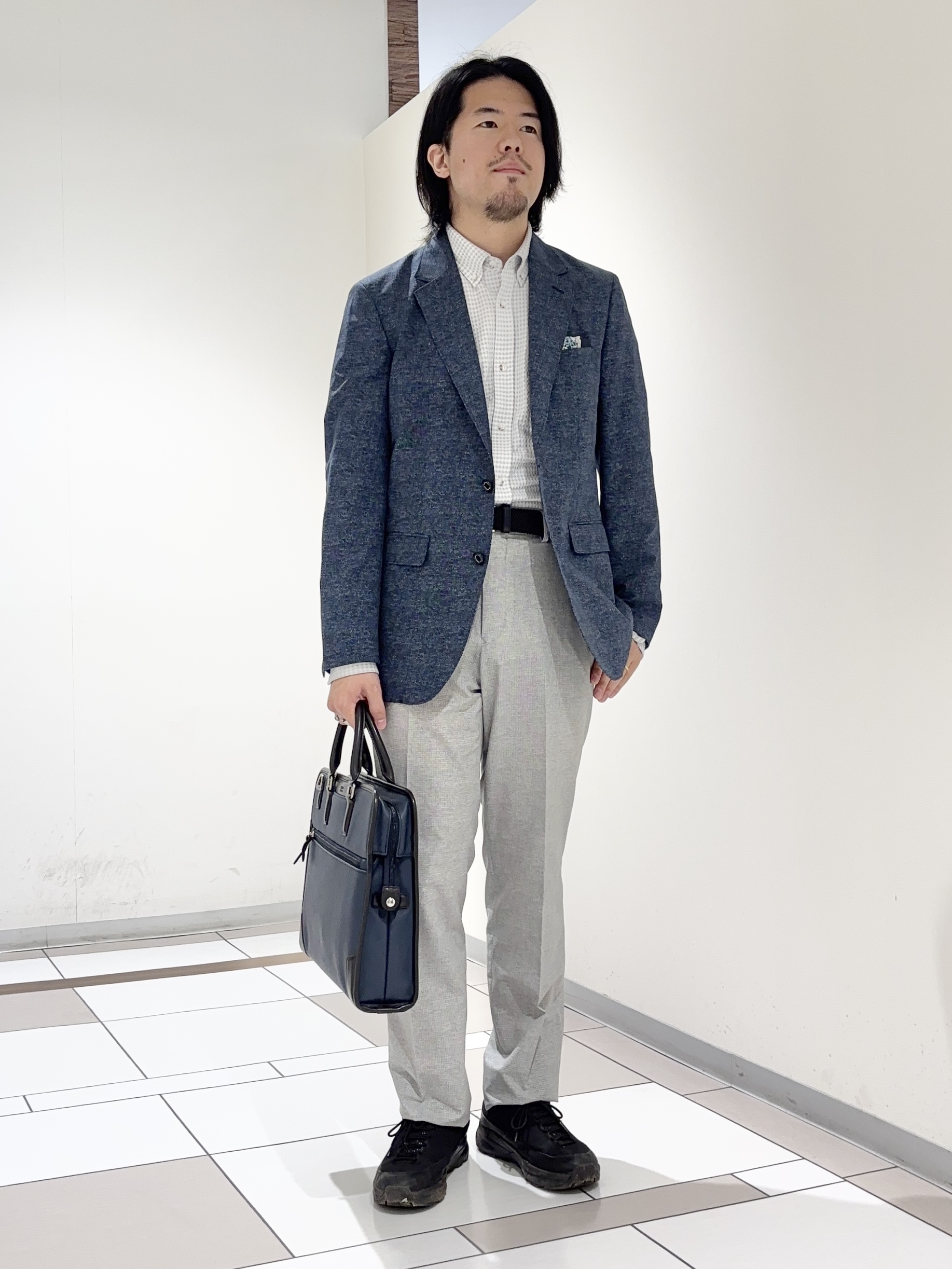 及川さんの「TAKEO KIKUCHI｜【抗菌防臭/シーズンレス】シアサッカーギンガムチェック ストレッチシャツ」を使ったコーディネート
