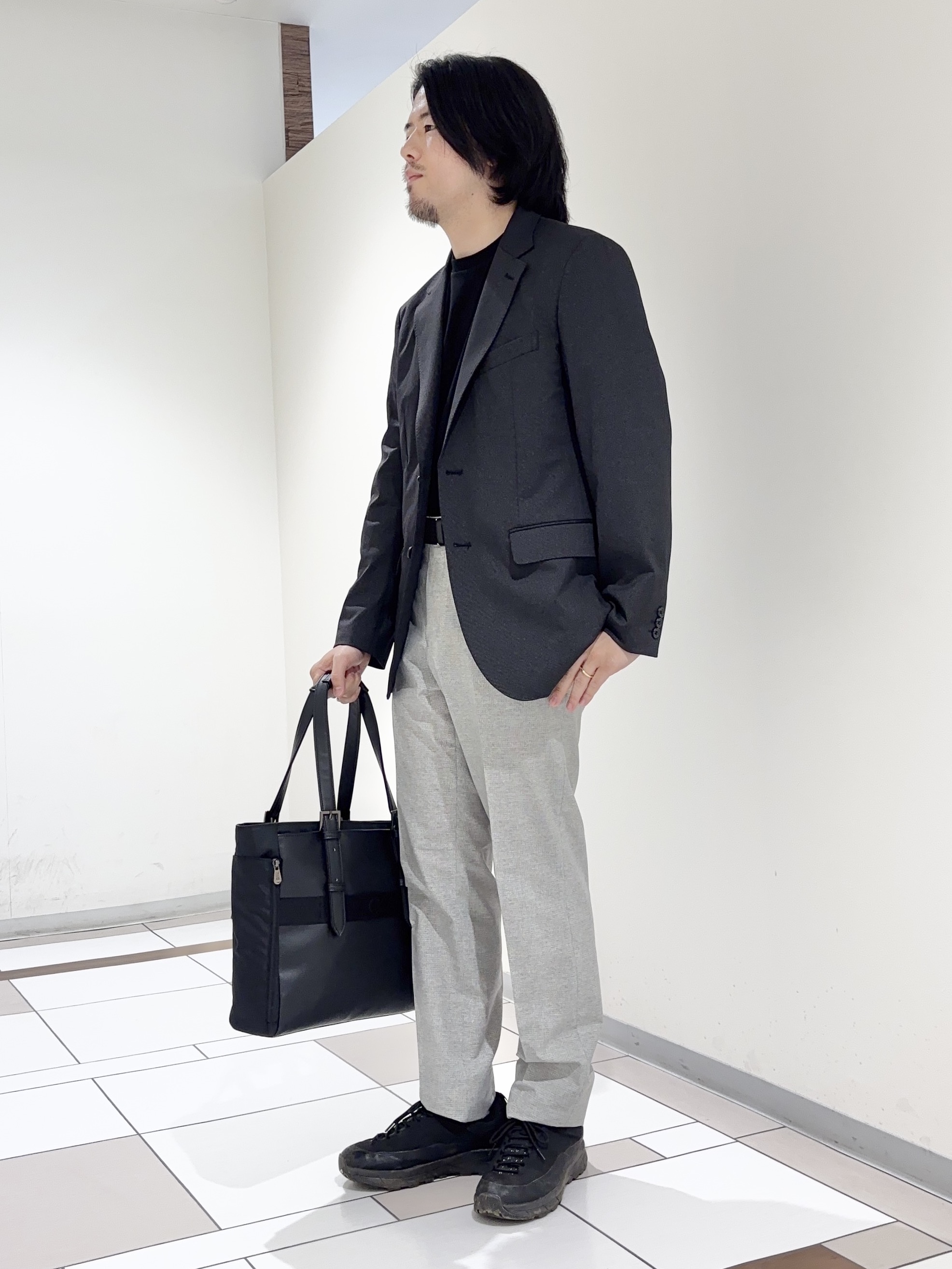 及川さんの「TAKEO KIKUCHI｜【360&deg;ストレッチ／軽量】None Of Stress ライト ジャケット（セットアップ対応）」を使ったコーディネート
