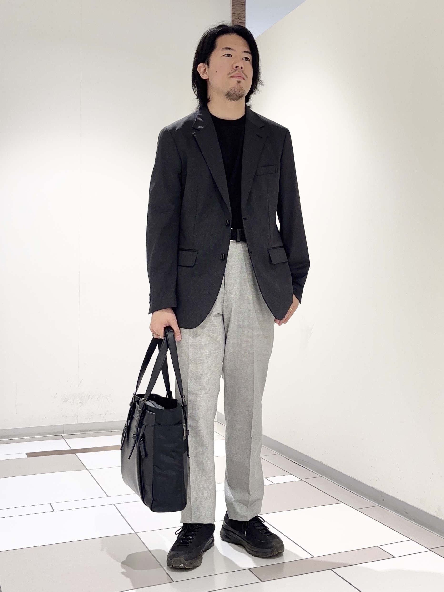及川さんの「TAKEO KIKUCHI｜【360&deg;ストレッチ／軽量】None Of Stress ライト ジャケット（セットアップ対応）」を使ったコーディネート